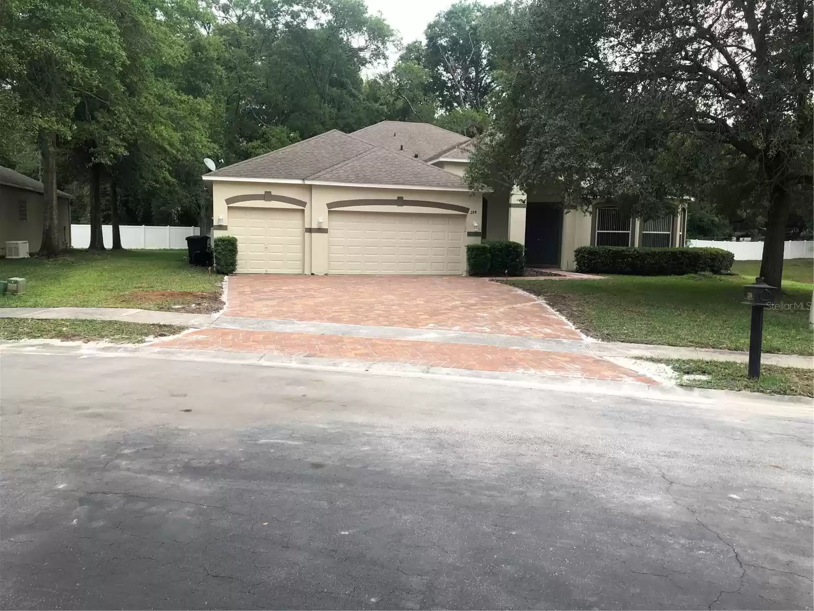 284 PINESTRAW CIRCLE, ALTAMONTE SPRINGS, Florida 32714, 4 Bedrooms Bedrooms, ,3 BathroomsBathrooms,Residential,For Sale,PINESTRAW,MFRO6238793