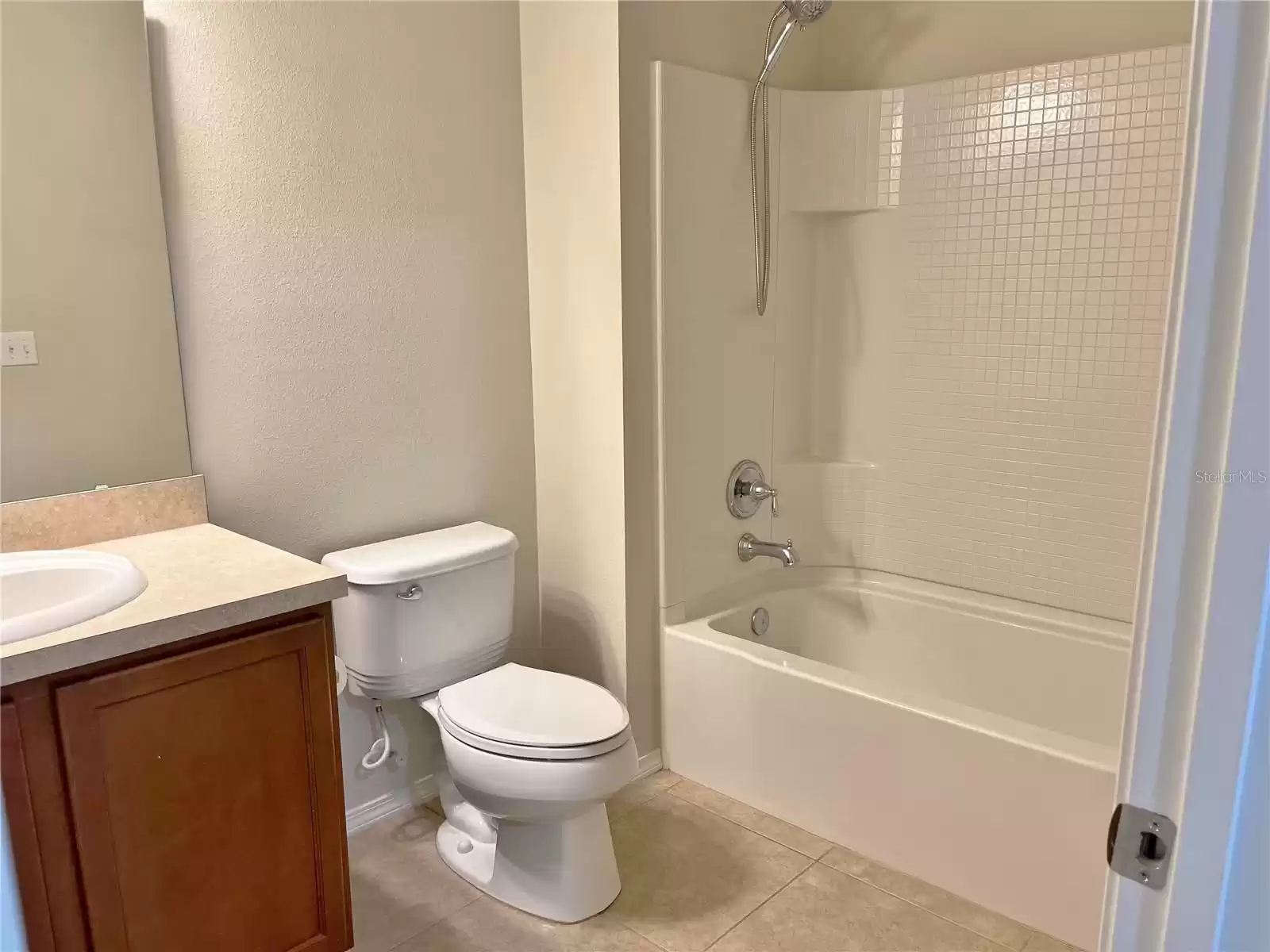 Upstairs Full Bathroom