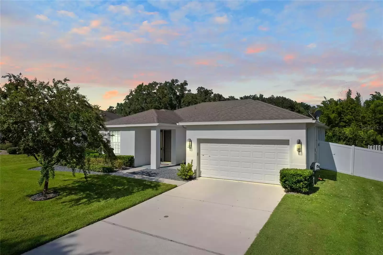 611 LAKE COVE POINTE CIRCLE, WINTER GARDEN, Florida 34787, 5 Bedrooms Bedrooms, ,2 BathroomsBathrooms,Residential,For Sale,LAKE COVE POINTE,MFRO6238681