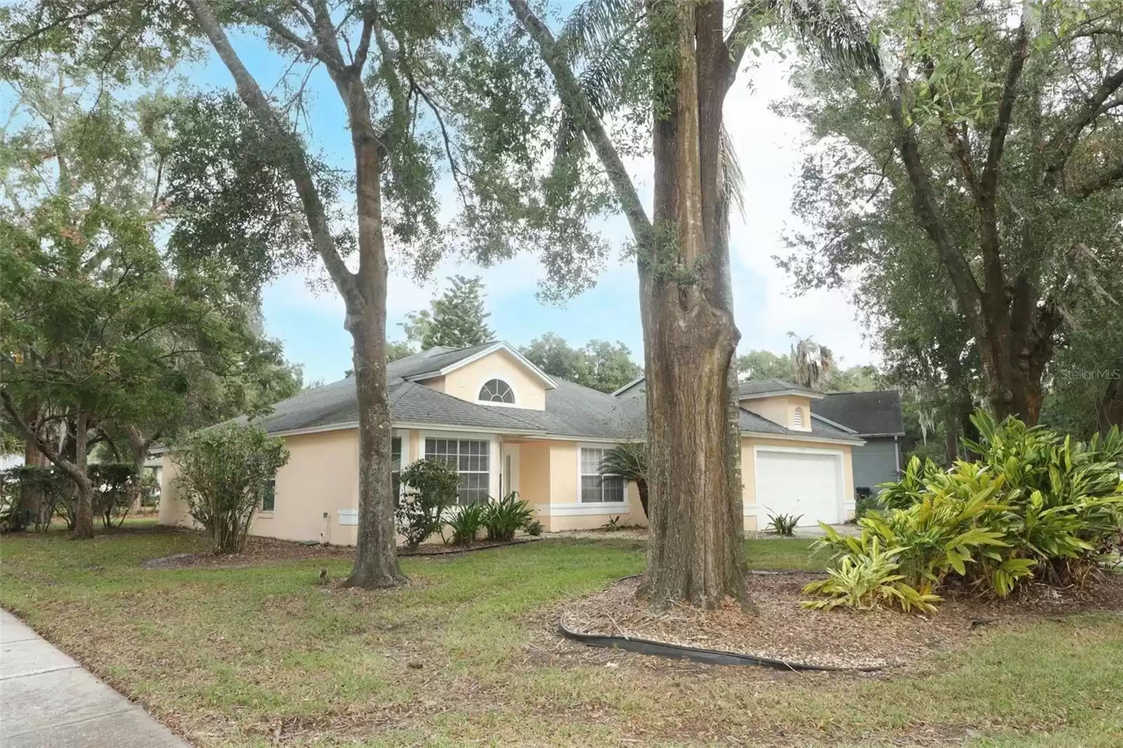 1371 DUTCH ELM DRIVE, ALTAMONTE SPRINGS, Florida 32714, 3 Bedrooms Bedrooms, ,2 BathroomsBathrooms,Residential,For Sale,DUTCH ELM,MFRO6201745