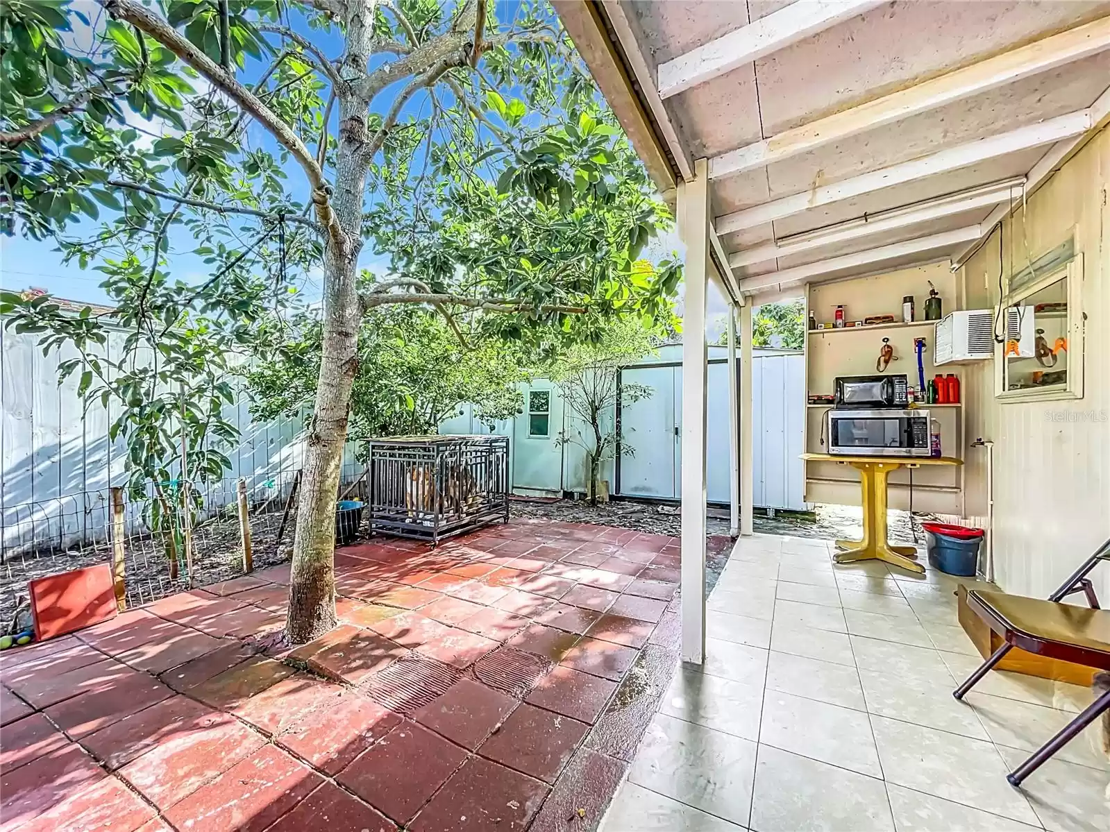 porch / courtyard