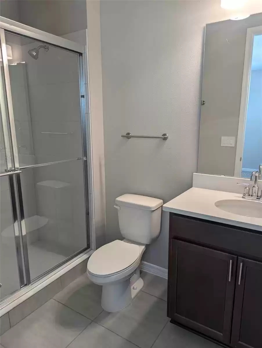 Garage Studio Apartment Bathroom