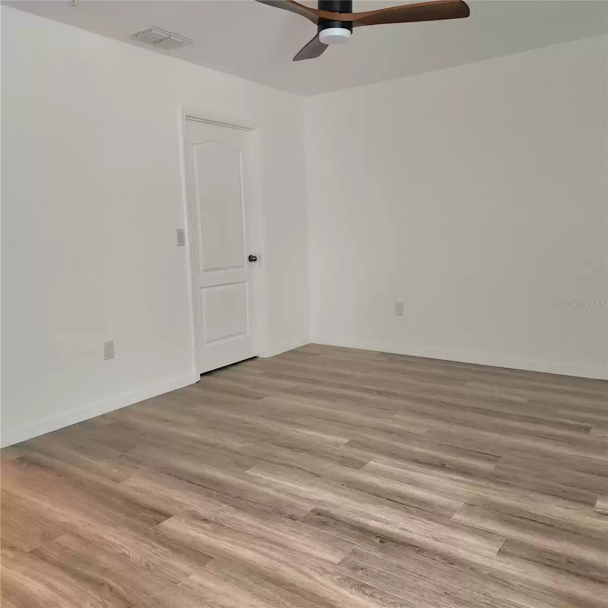 2nd bedroom with walk-in closet