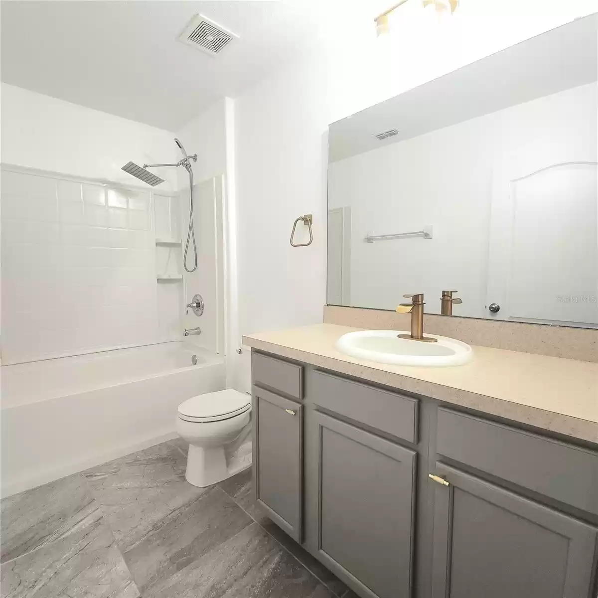 Upgraded 2nd Bathroom with Extra Large Shower-Head