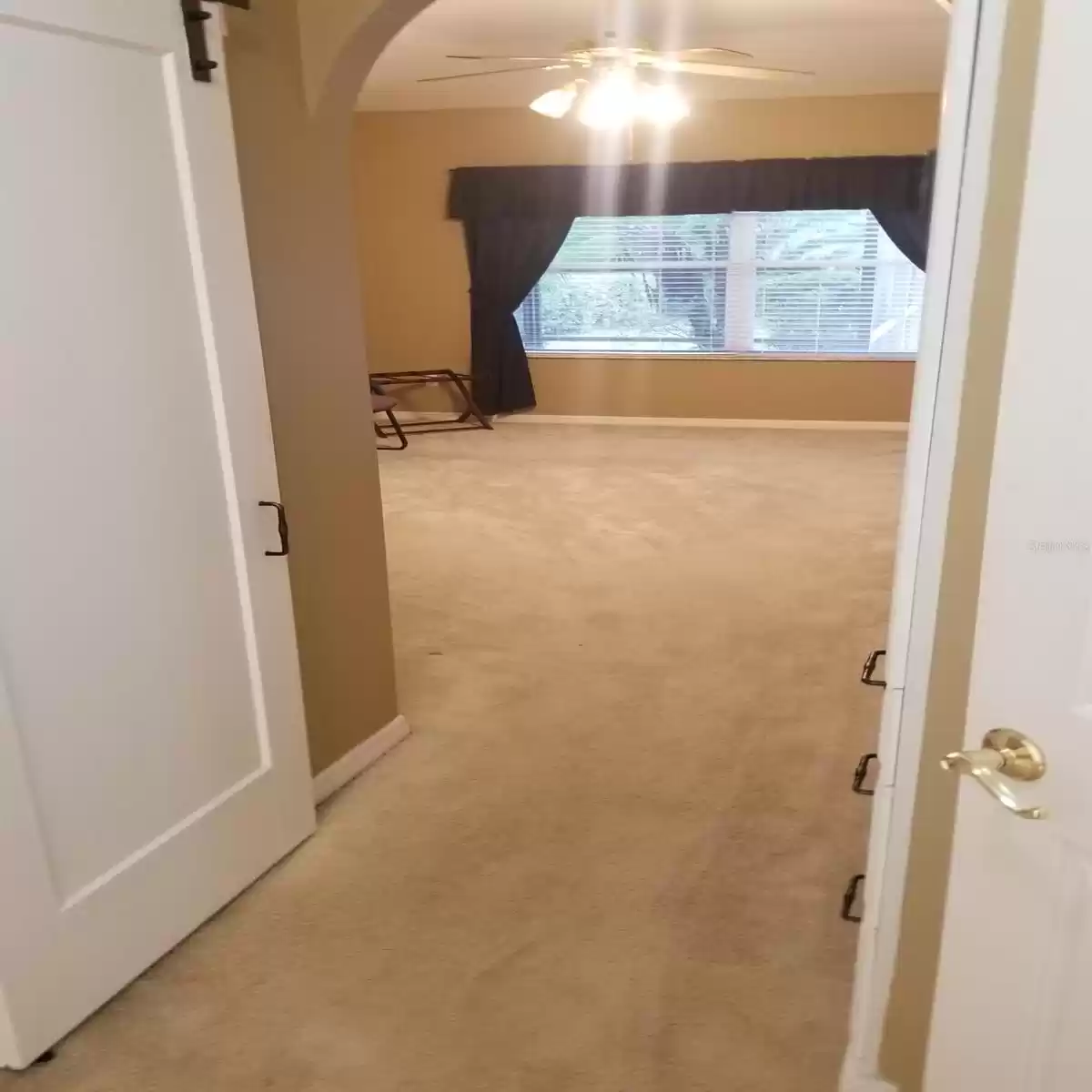 WALK AREA FROM BATHROOM TO PRIMARY SUITE WITH WALK-IN CLOSET ON THE LEFT