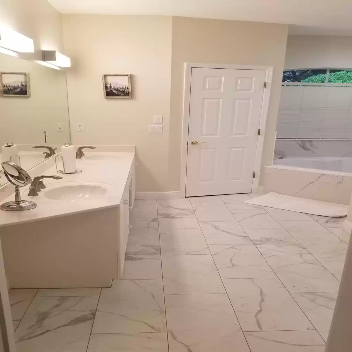 PRIMARY SUITE BATHROOM WITH DOUBLE SINKS