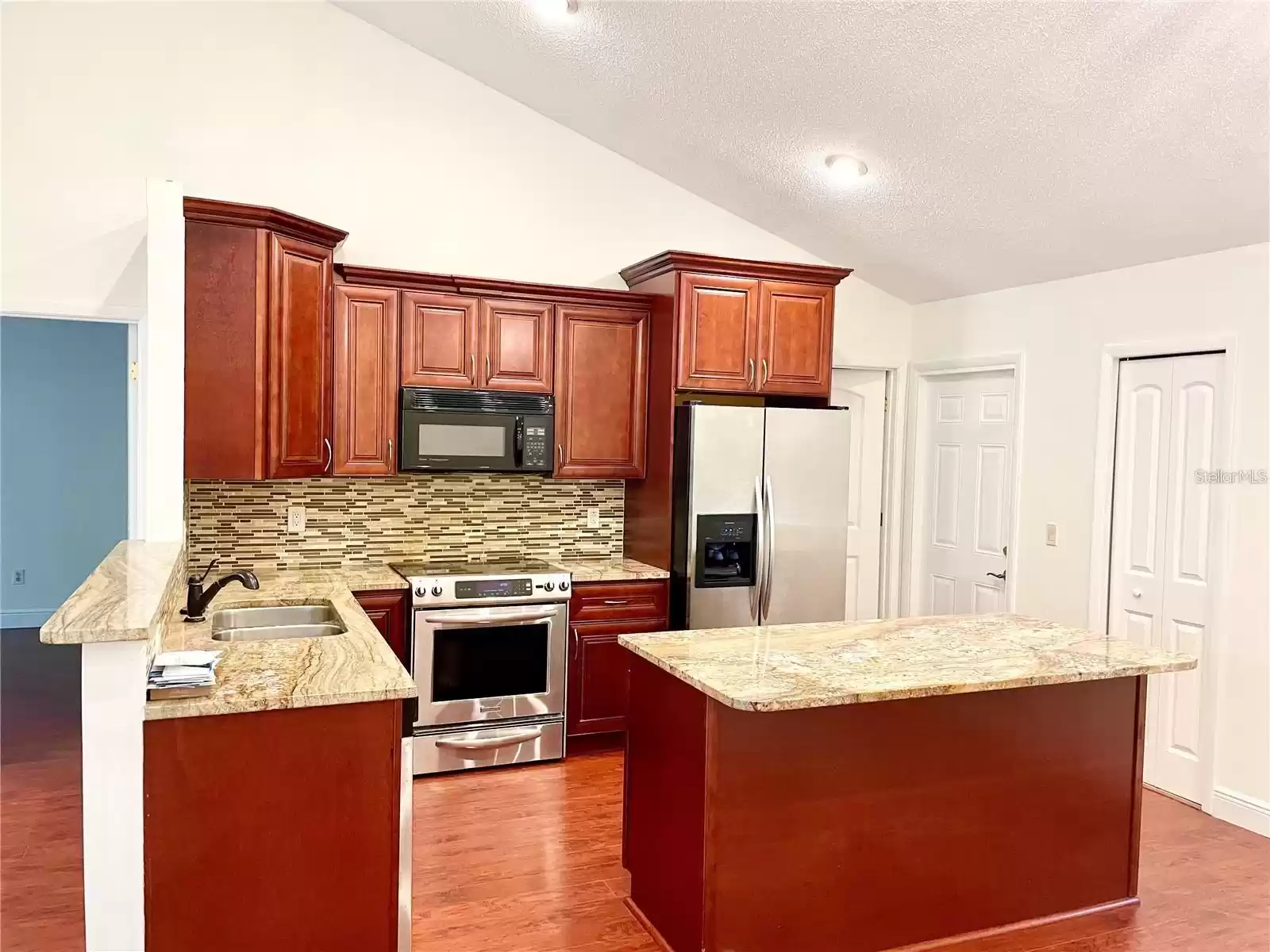 957 SOUTHRIDGE TRAIL, ALTAMONTE SPRINGS, Florida 32714, 3 Bedrooms Bedrooms, ,2 BathroomsBathrooms,Residential,For Sale,SOUTHRIDGE,MFRO6233906