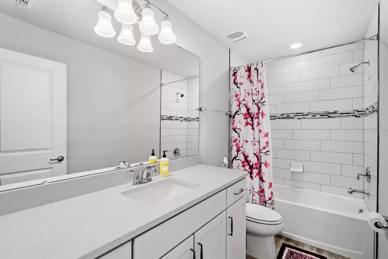 Full bathroom - tile to the ceilings