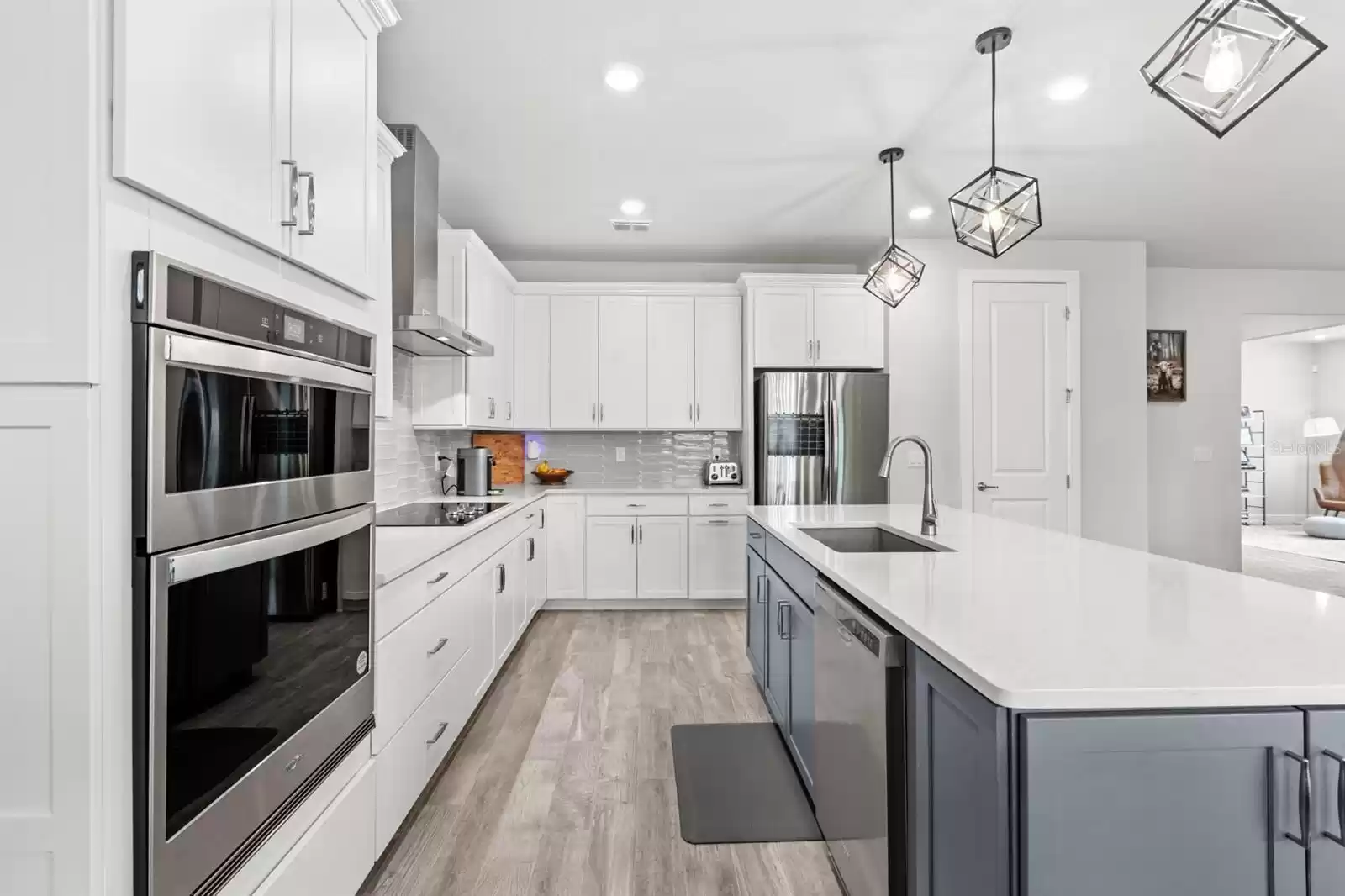 Oversized kitchen island with gourmet style layout