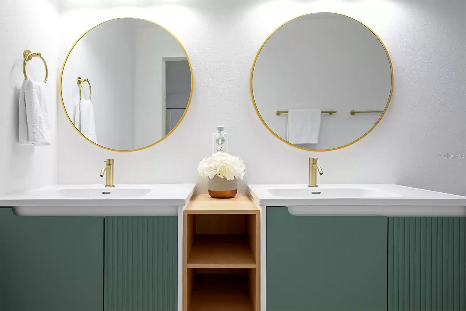 Master Bathroom double vanity