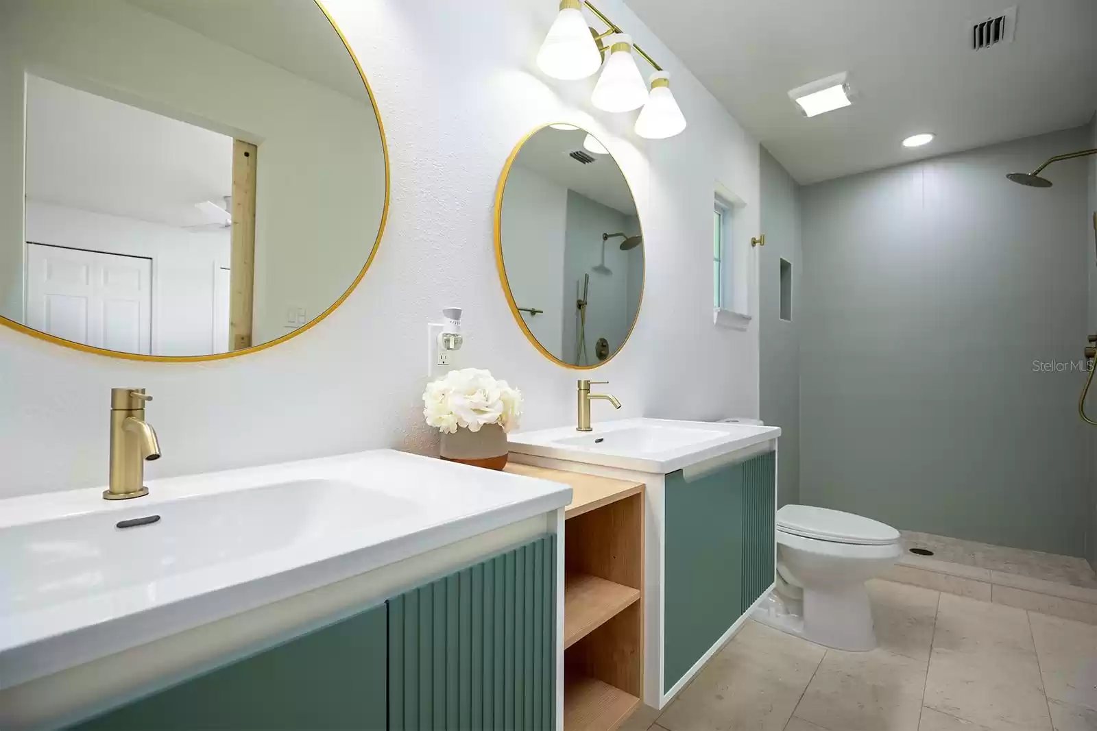 Master Bathroom double vanity