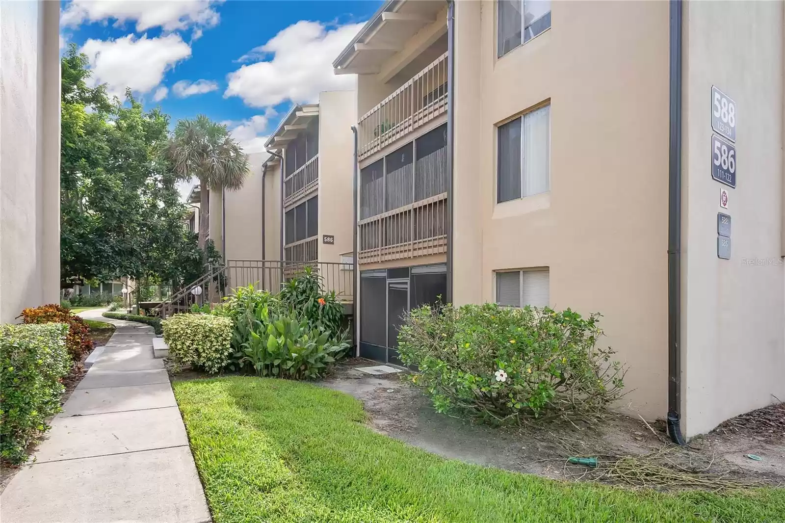 586 ORANGE DRIVE, ALTAMONTE SPRINGS, Florida 32701, 1 Bedroom Bedrooms, ,1 BathroomBathrooms,Residential,For Sale,ORANGE,MFRG5086865