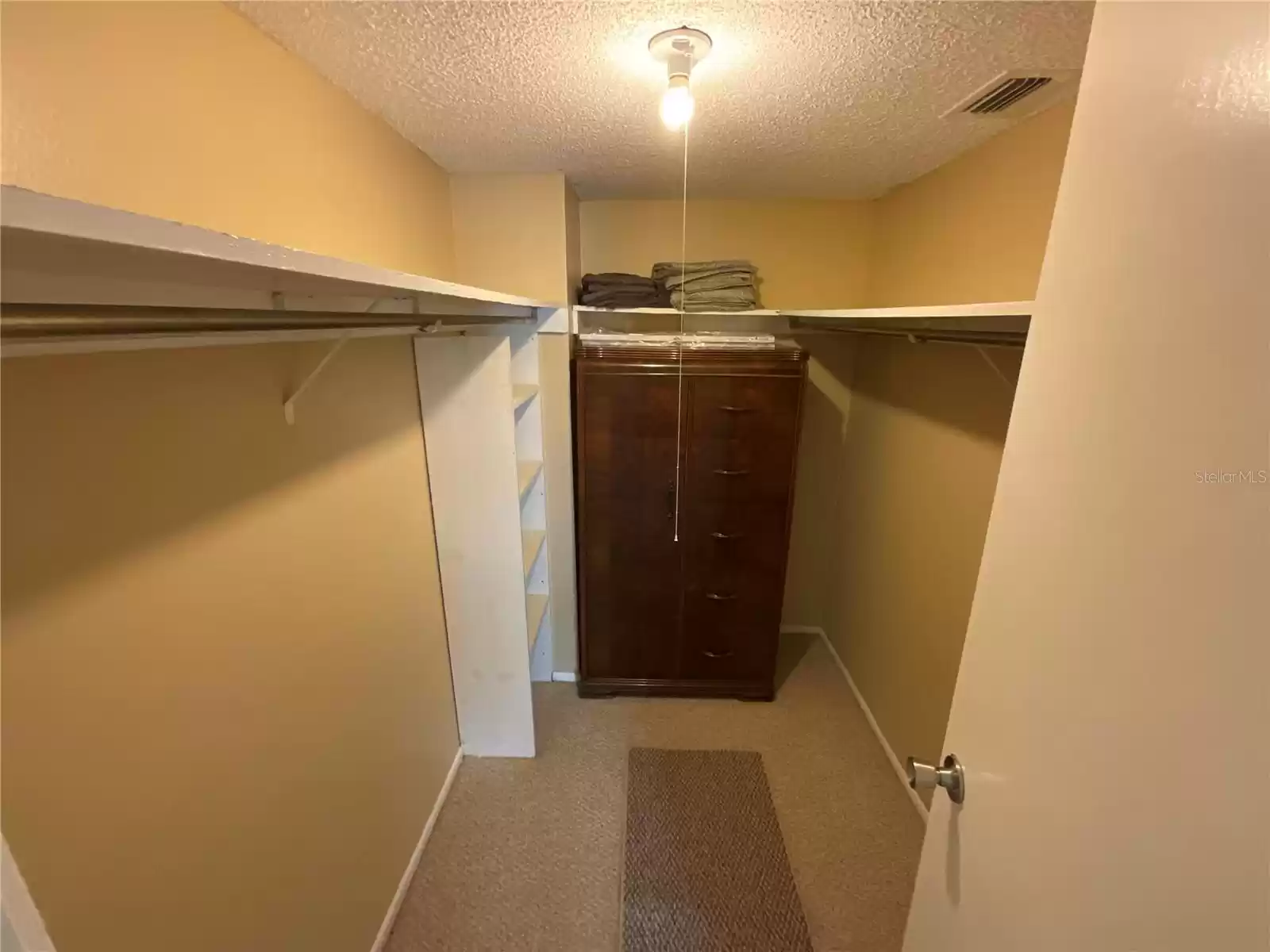 588 ORANGE DRIVE, ALTAMONTE SPRINGS, Florida 32701, 1 Bedroom Bedrooms, ,1 BathroomBathrooms,Residential,For Sale,ORANGE,MFRO6241469