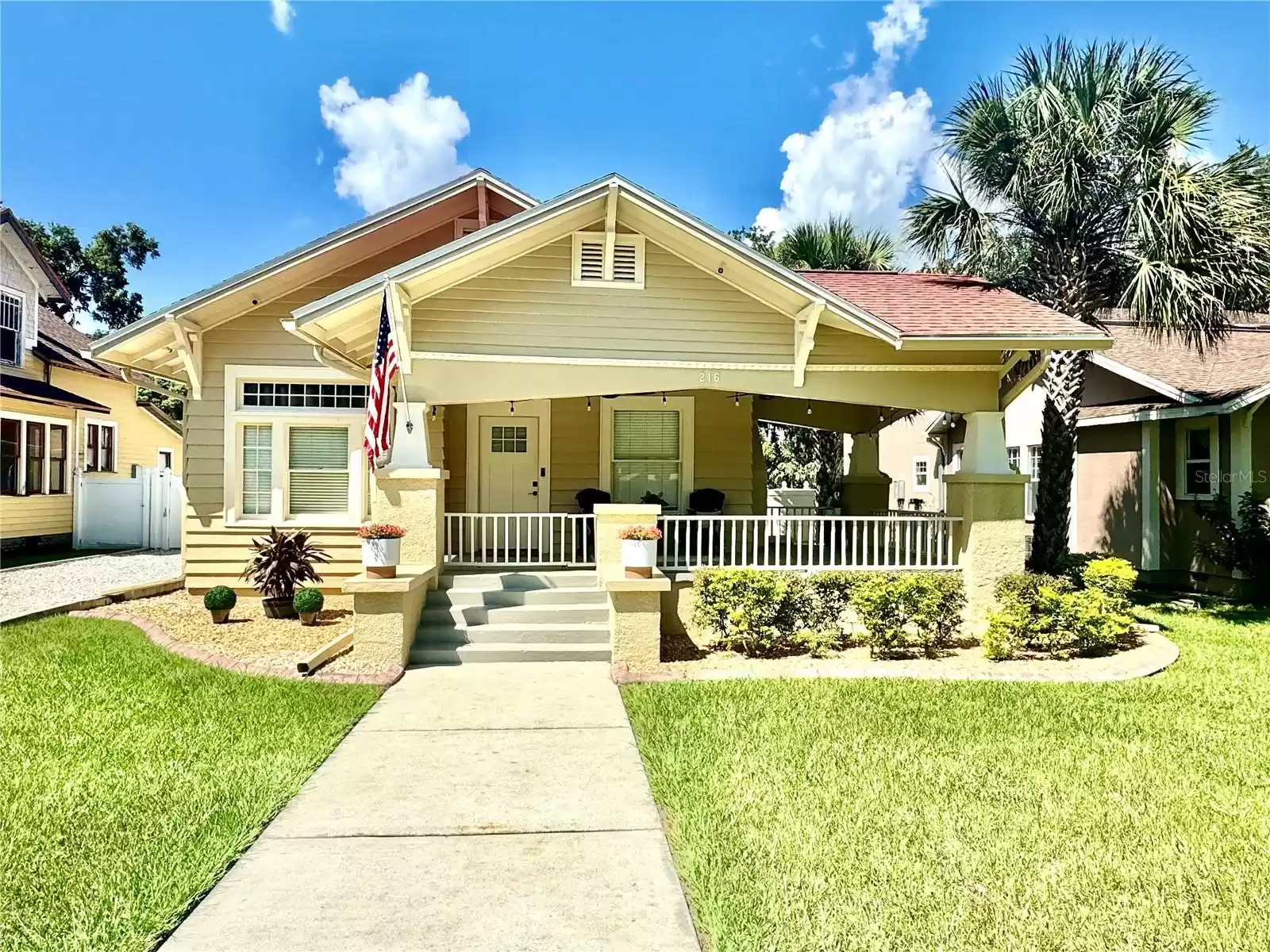 216 LAKEVIEW AVENUE, WINTER GARDEN, Florida 34787, 3 Bedrooms Bedrooms, ,3 BathroomsBathrooms,Residential,For Sale,LAKEVIEW,MFRO6241043