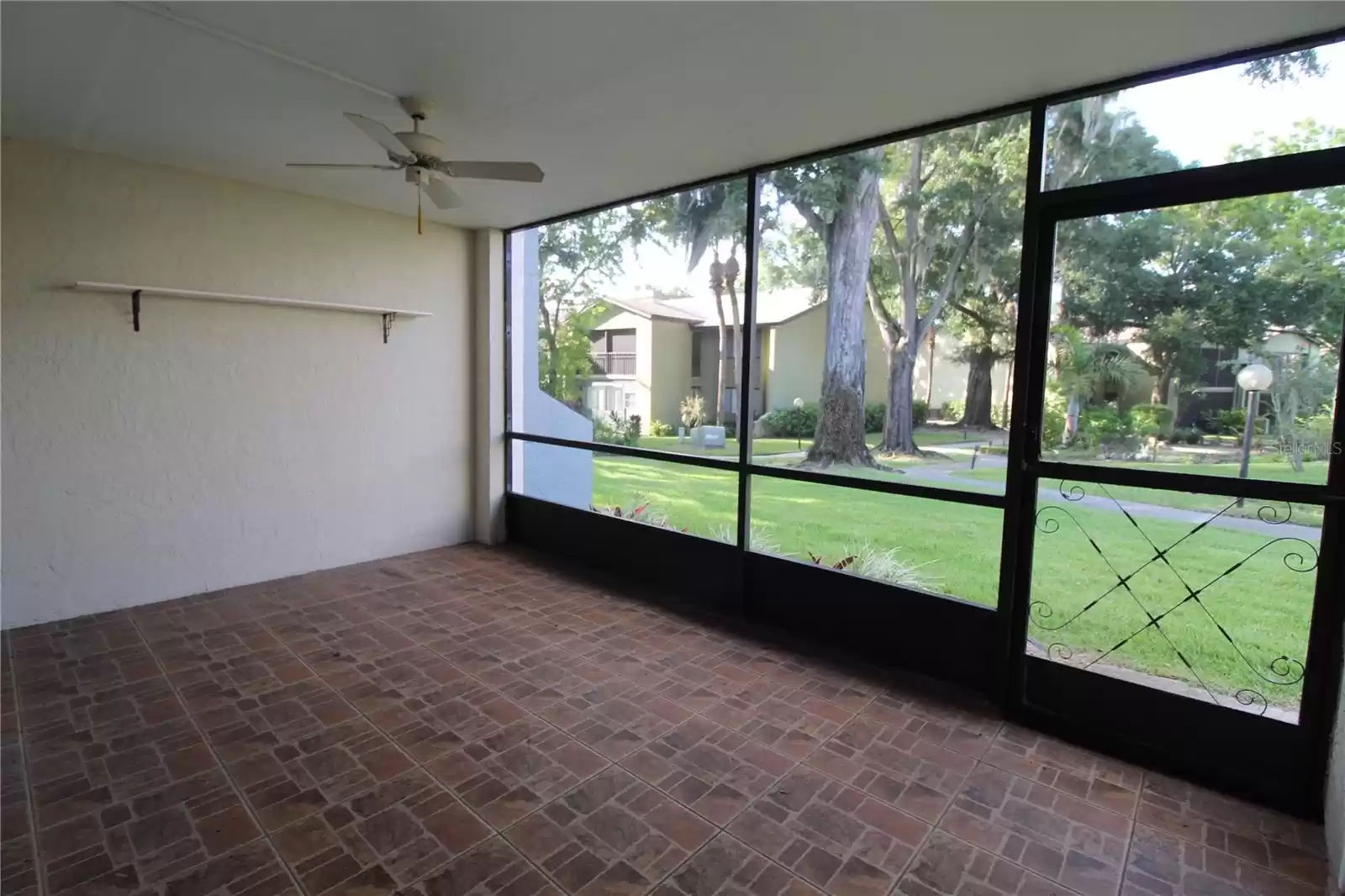 8 ESCONDIDO CIRCLE, ALTAMONTE SPRINGS, Florida 32701, 3 Bedrooms Bedrooms, ,2 BathroomsBathrooms,Residential,For Sale,ESCONDIDO,MFRO6243099