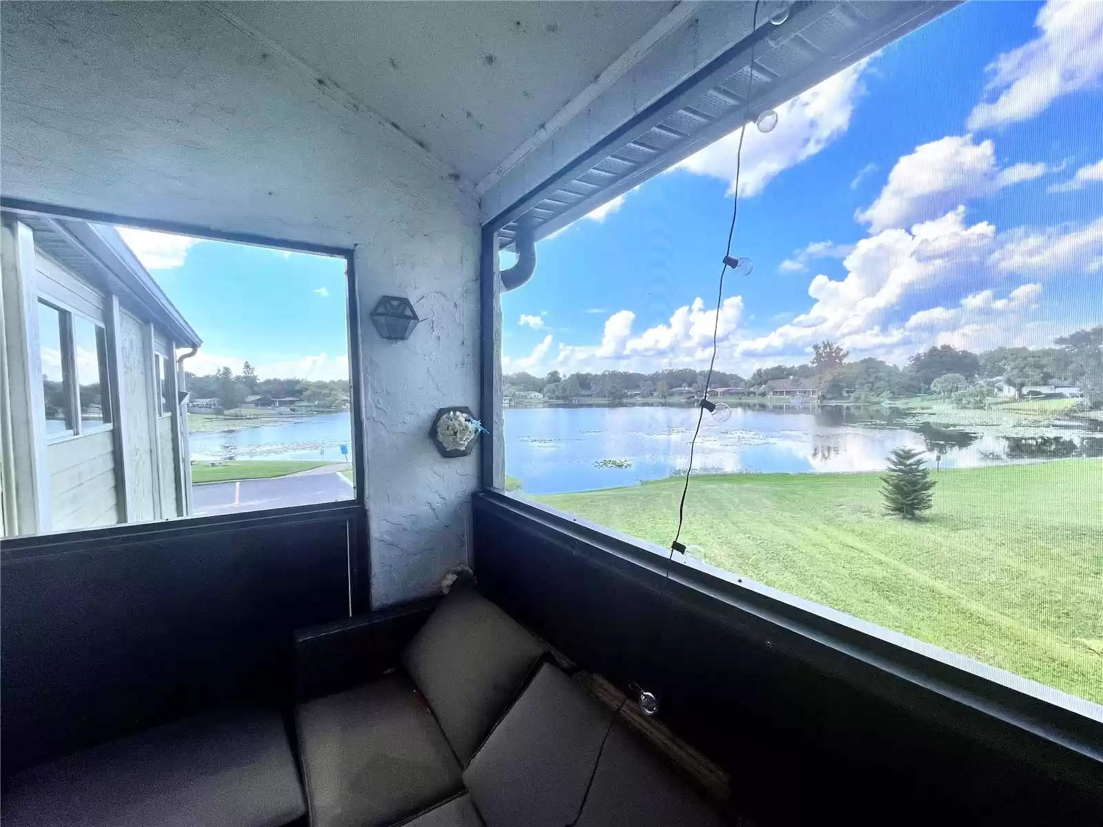 Patio-Screened w/Lake Destiny View