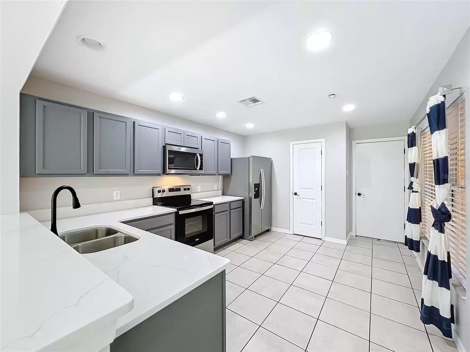 350 WINTER NELLIS CIRCLE, WINTER GARDEN, Florida 34787, 3 Bedrooms Bedrooms, ,2 BathroomsBathrooms,Residential,For Sale,WINTER NELLIS,MFRO6244519