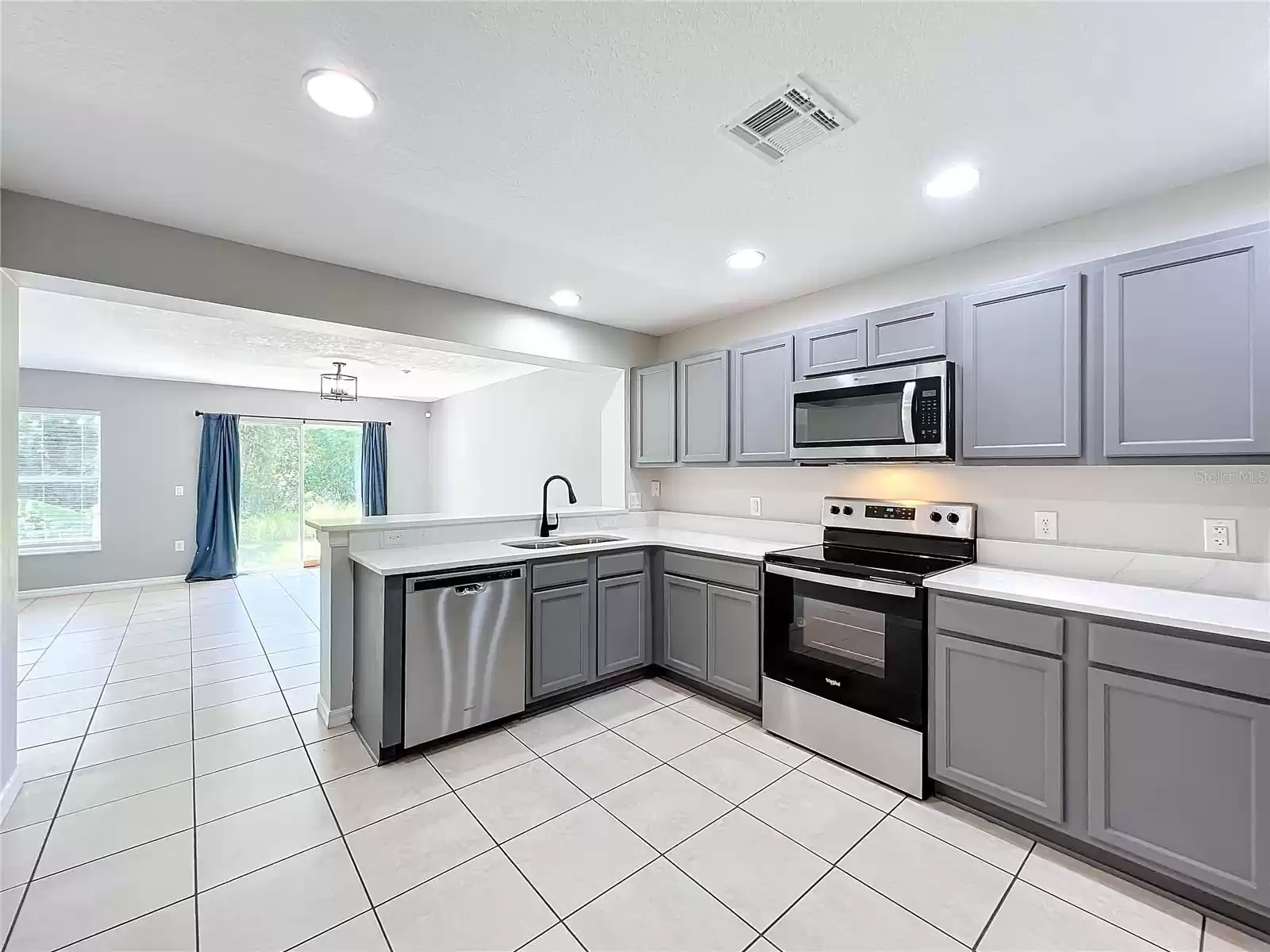 350 WINTER NELLIS CIRCLE, WINTER GARDEN, Florida 34787, 3 Bedrooms Bedrooms, ,2 BathroomsBathrooms,Residential,For Sale,WINTER NELLIS,MFRO6244519