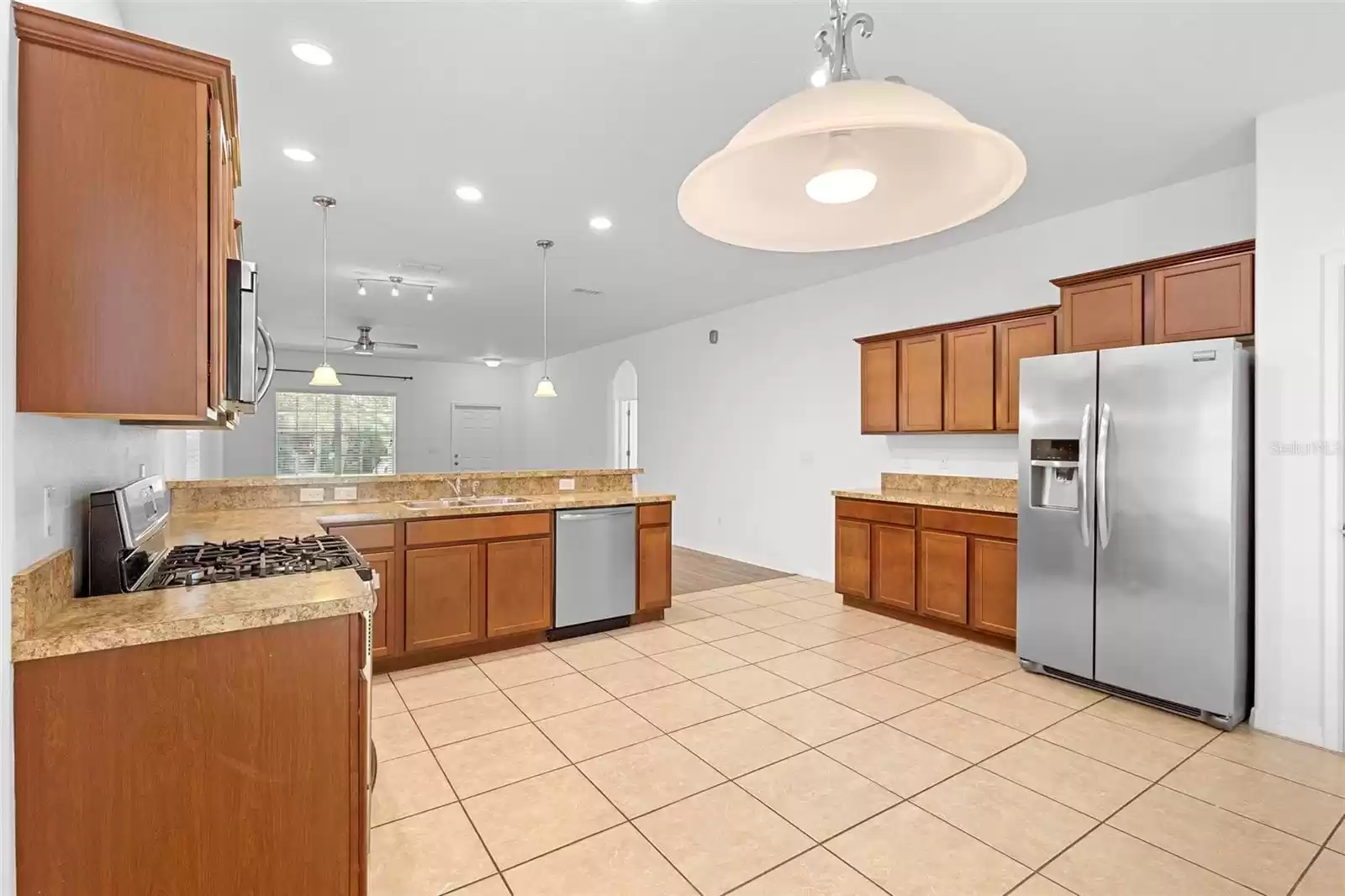 15633 SIGNATURE DRIVE, WINTER GARDEN, Florida 34787, 3 Bedrooms Bedrooms, ,2 BathroomsBathrooms,Residential Lease,For Rent,SIGNATURE,MFRO6244136