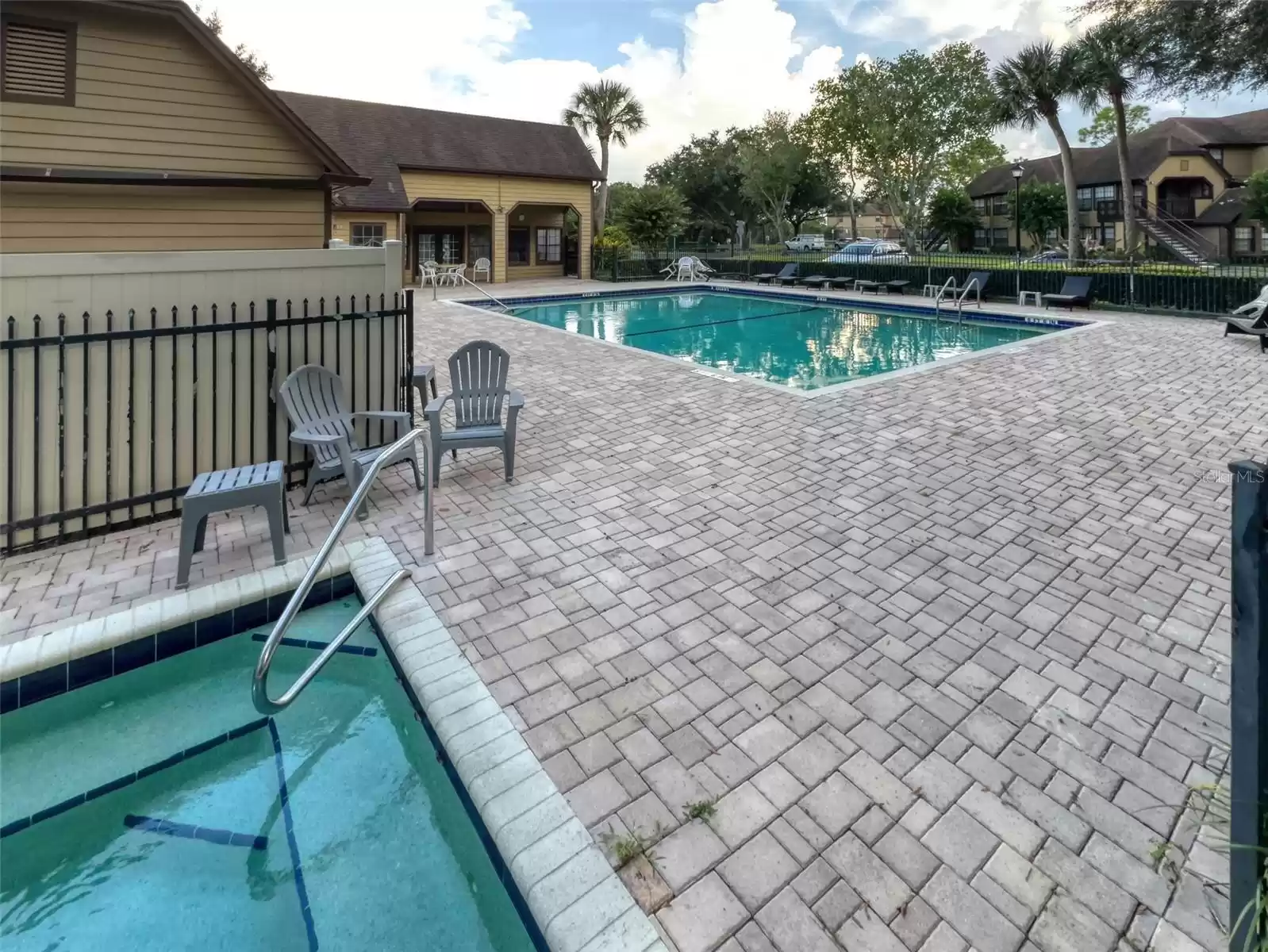 325 FORESTWAY CIRCLE, ALTAMONTE SPRINGS, Florida 32701, 2 Bedrooms Bedrooms, ,2 BathroomsBathrooms,Residential,For Sale,FORESTWAY,MFRFC304216