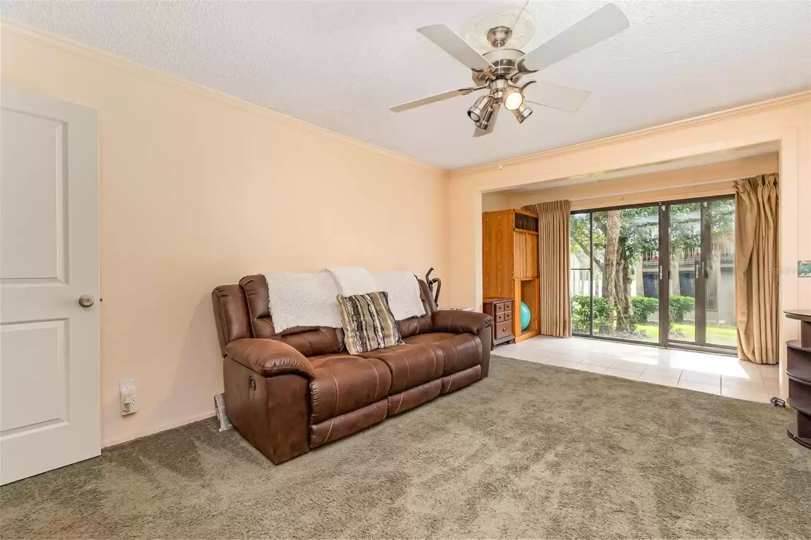 664 LAKE VILLAS DRIVE, ALTAMONTE SPRINGS, Florida 32701, 4 Bedrooms Bedrooms, ,3 BathroomsBathrooms,Residential,For Sale,LAKE VILLAS,MFRO6245505