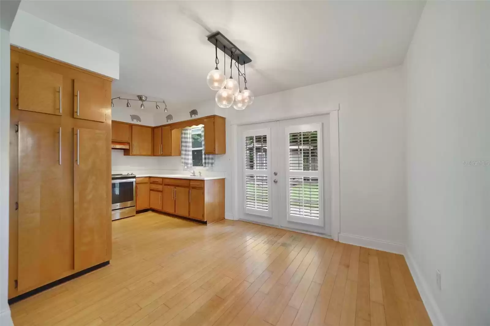 DINING AREA.