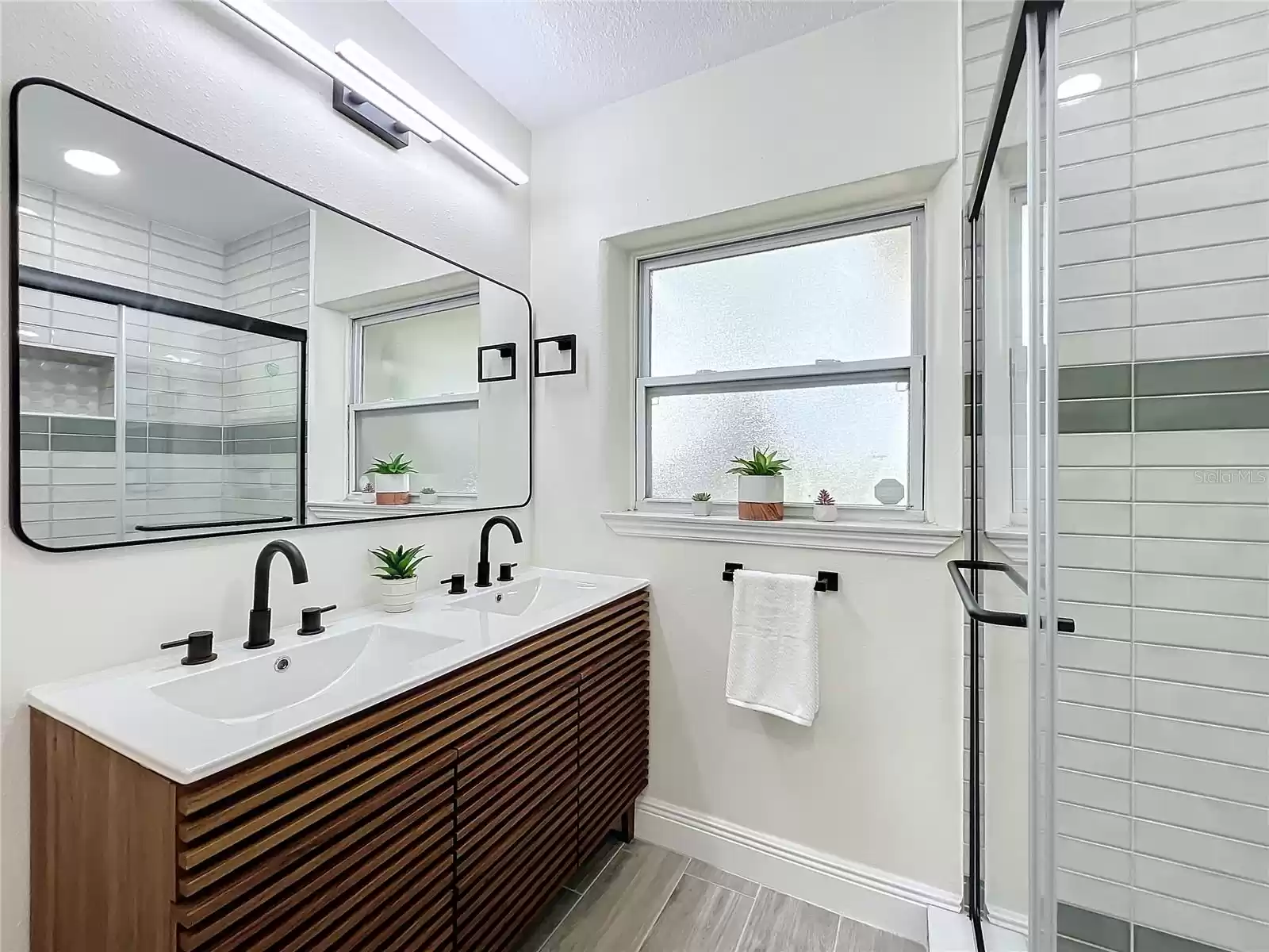 Guest bath - double sinks!