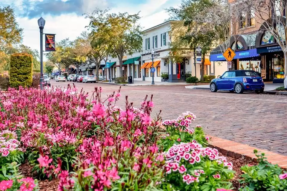 Just a short stroll to Park Avenue's shops and dining.