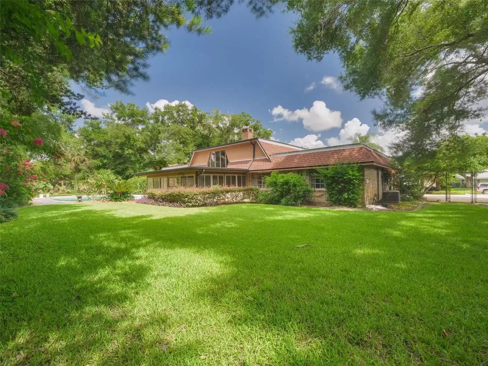 Spacious yard.