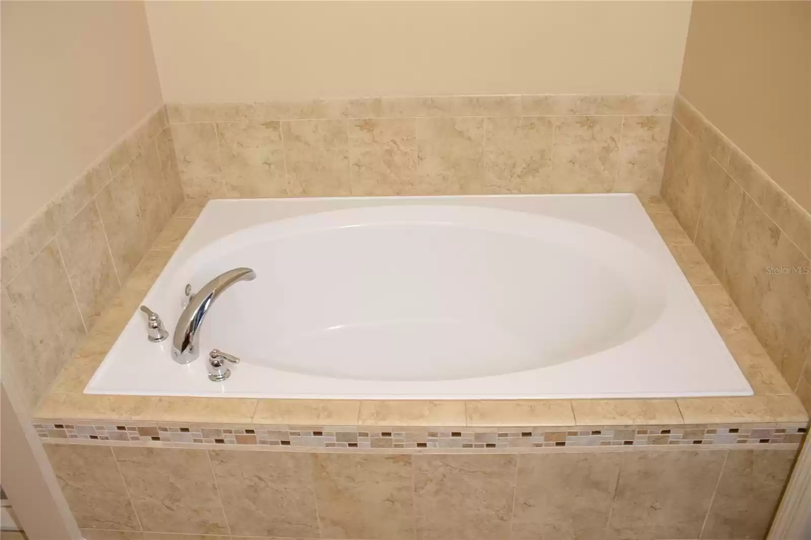 Downstairs - master tub