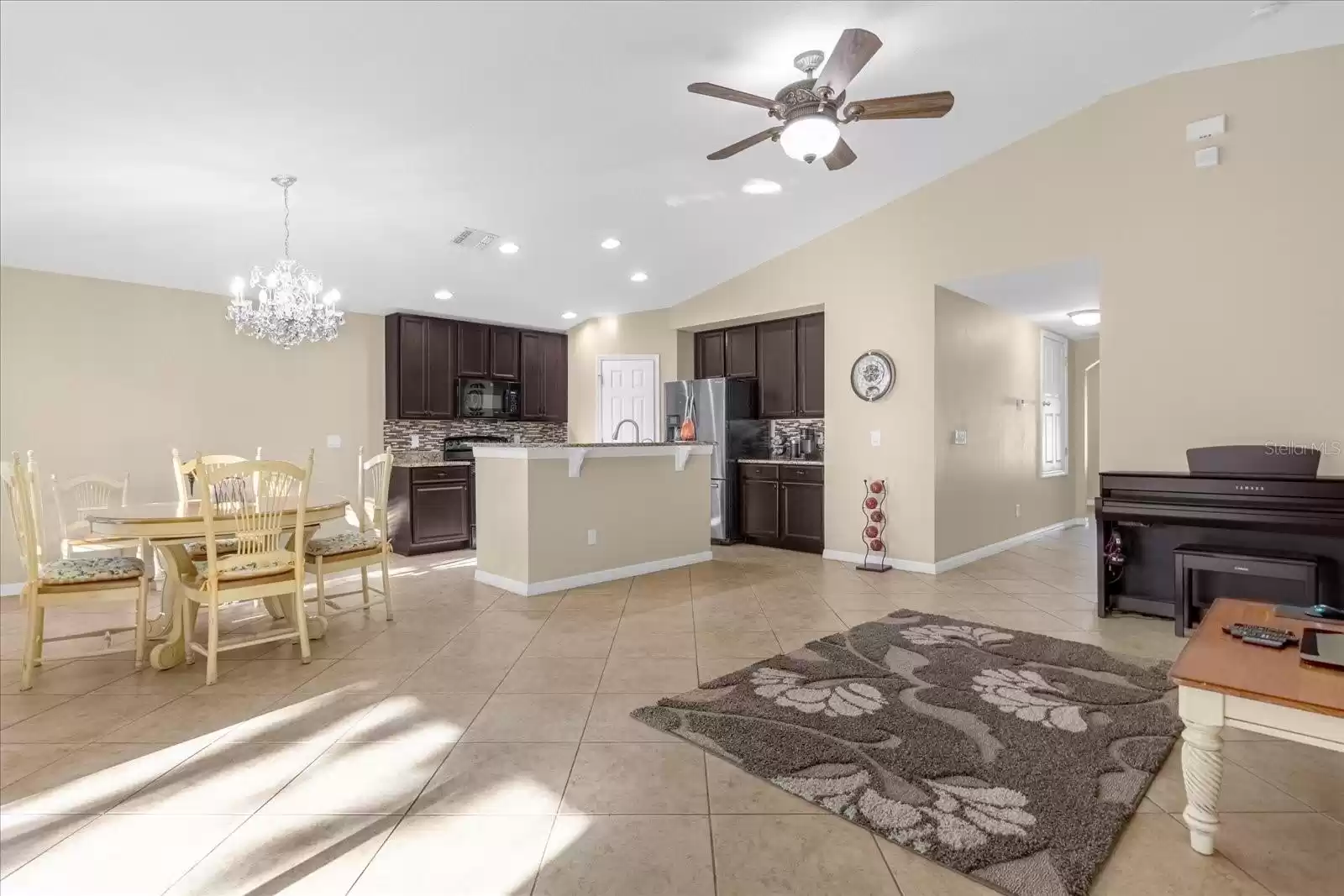 943 BAINBRIDGE LOOP, WINTER GARDEN, Florida 34787, 3 Bedrooms Bedrooms, ,2 BathroomsBathrooms,Residential,For Sale,BAINBRIDGE,MFRO6211153