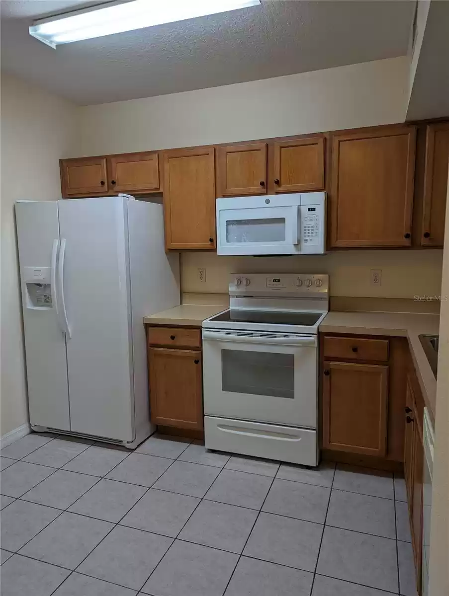 Left side of kitchen