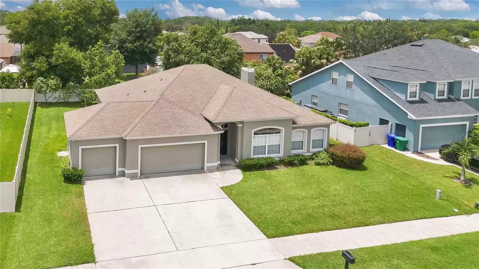 444 LAKE AMBERLEIGH DRIVE, WINTER GARDEN, Florida 34787, 3 Bedrooms Bedrooms, ,2 BathroomsBathrooms,Residential,For Sale,LAKE AMBERLEIGH,MFRO6228138