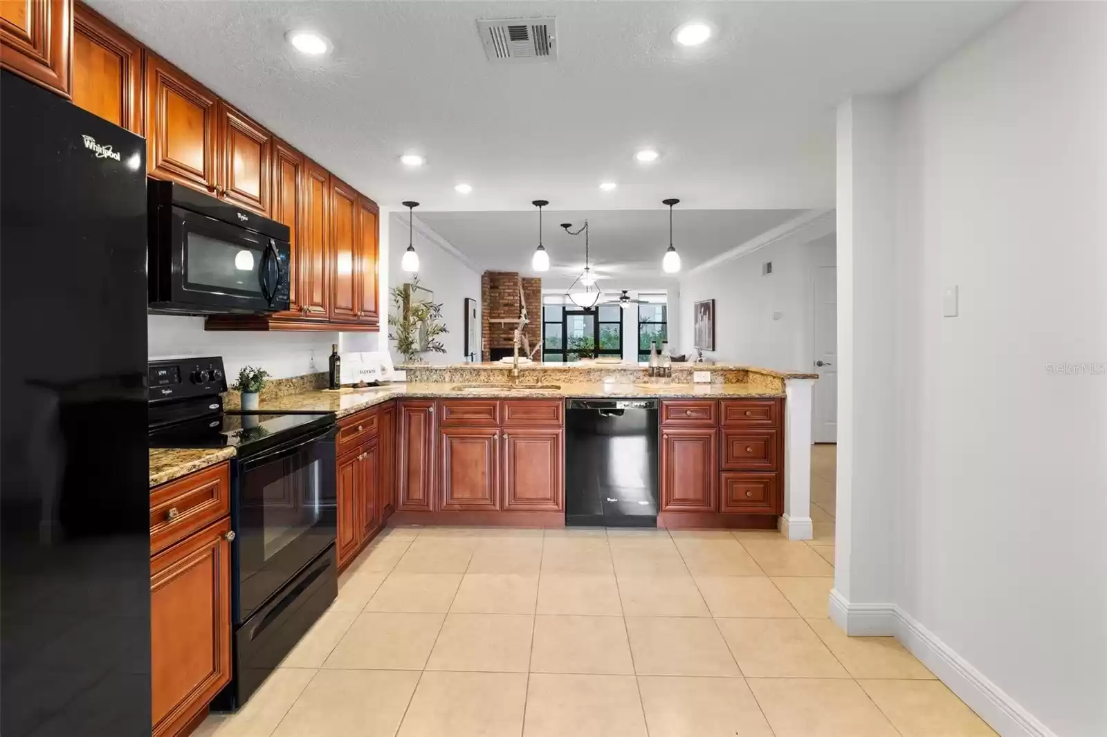 1055 KENSINGTON PARK DRIVE, ALTAMONTE SPRINGS, Florida 32714, 2 Bedrooms Bedrooms, ,2 BathroomsBathrooms,Residential,For Sale,KENSINGTON PARK,MFRO6249491