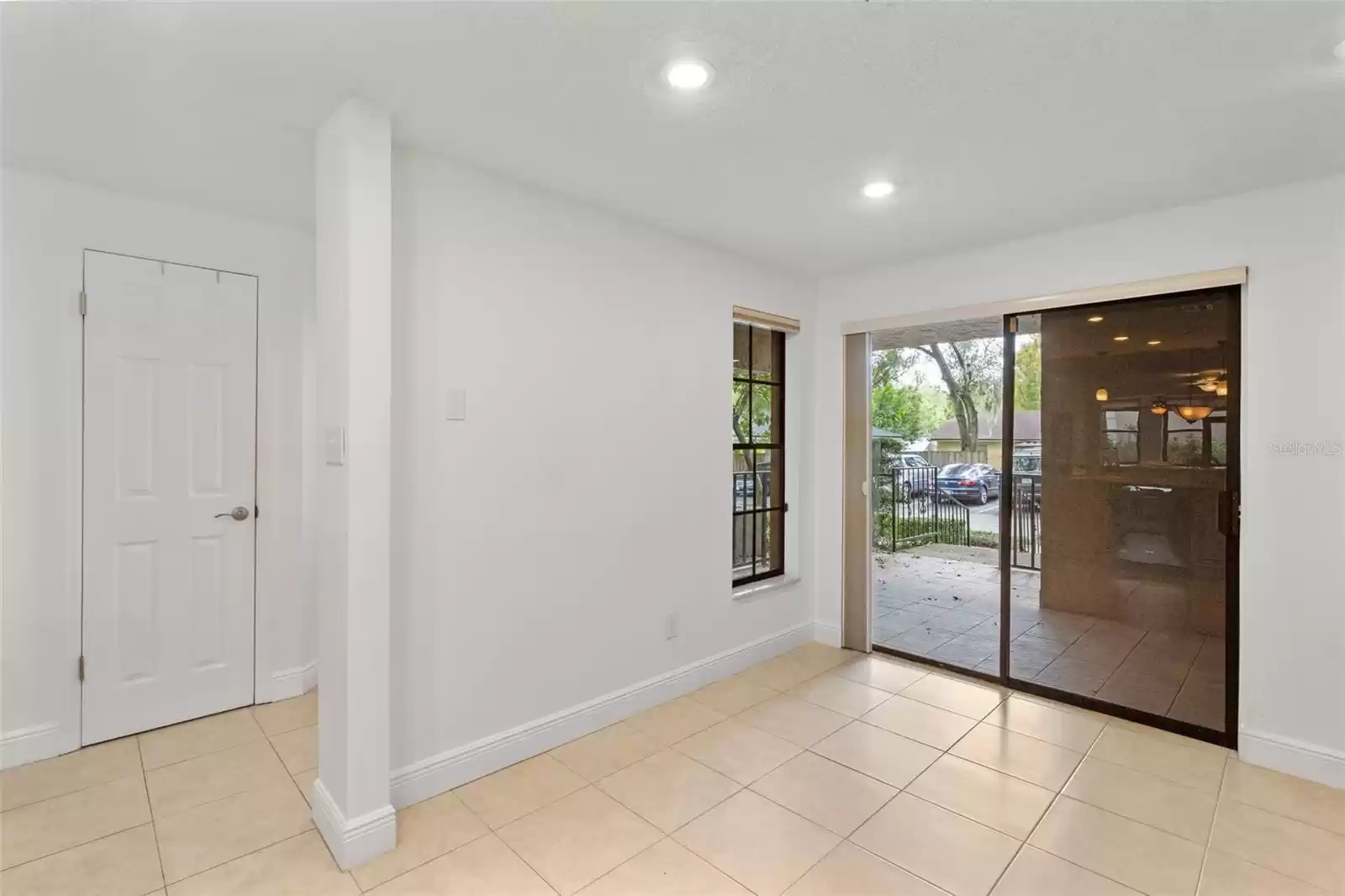 1055 KENSINGTON PARK DRIVE, ALTAMONTE SPRINGS, Florida 32714, 2 Bedrooms Bedrooms, ,2 BathroomsBathrooms,Residential,For Sale,KENSINGTON PARK,MFRO6249491