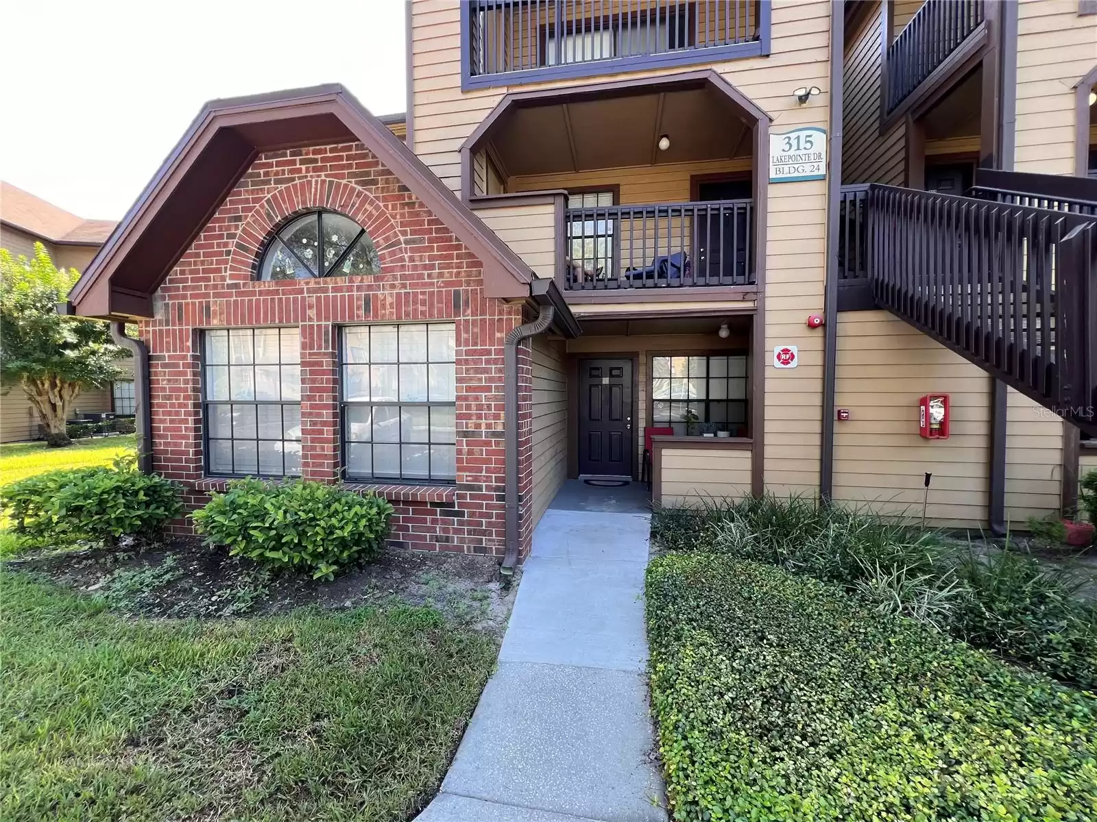 315 LAKEPOINTE DRIVE, ALTAMONTE SPRINGS, Florida 32701, 2 Bedrooms Bedrooms, ,2 BathroomsBathrooms,Residential Lease,For Rent,LAKEPOINTE,MFRO6248925