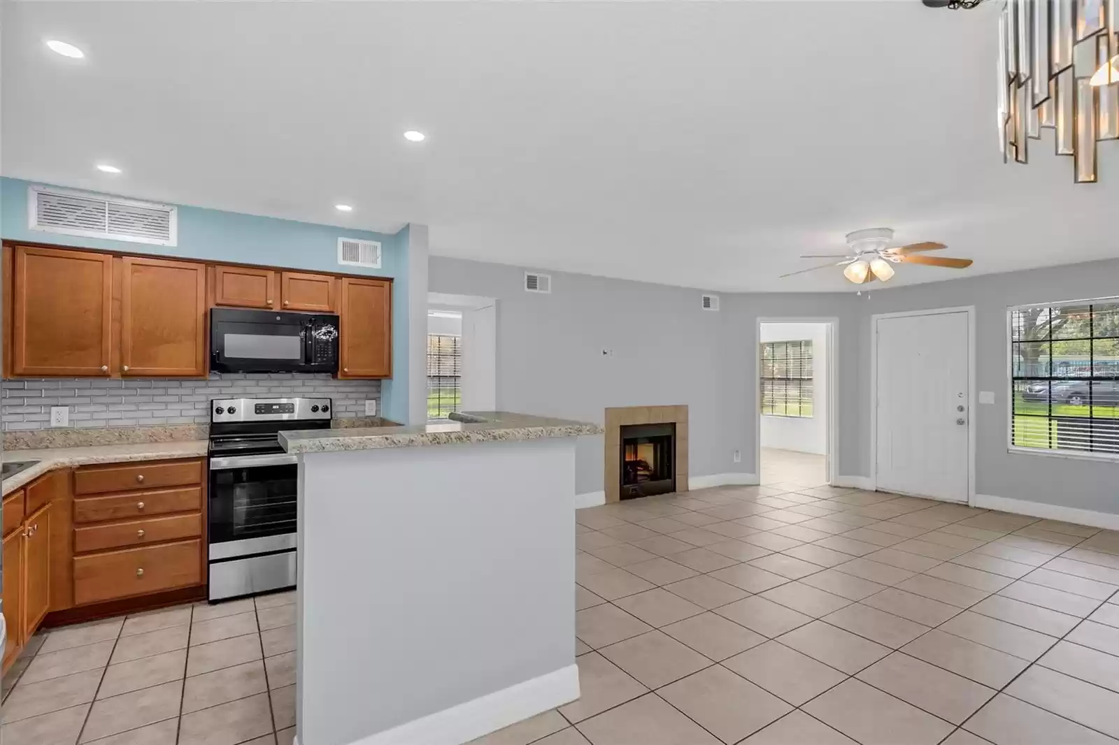 KITCHEN WITH ISLAND