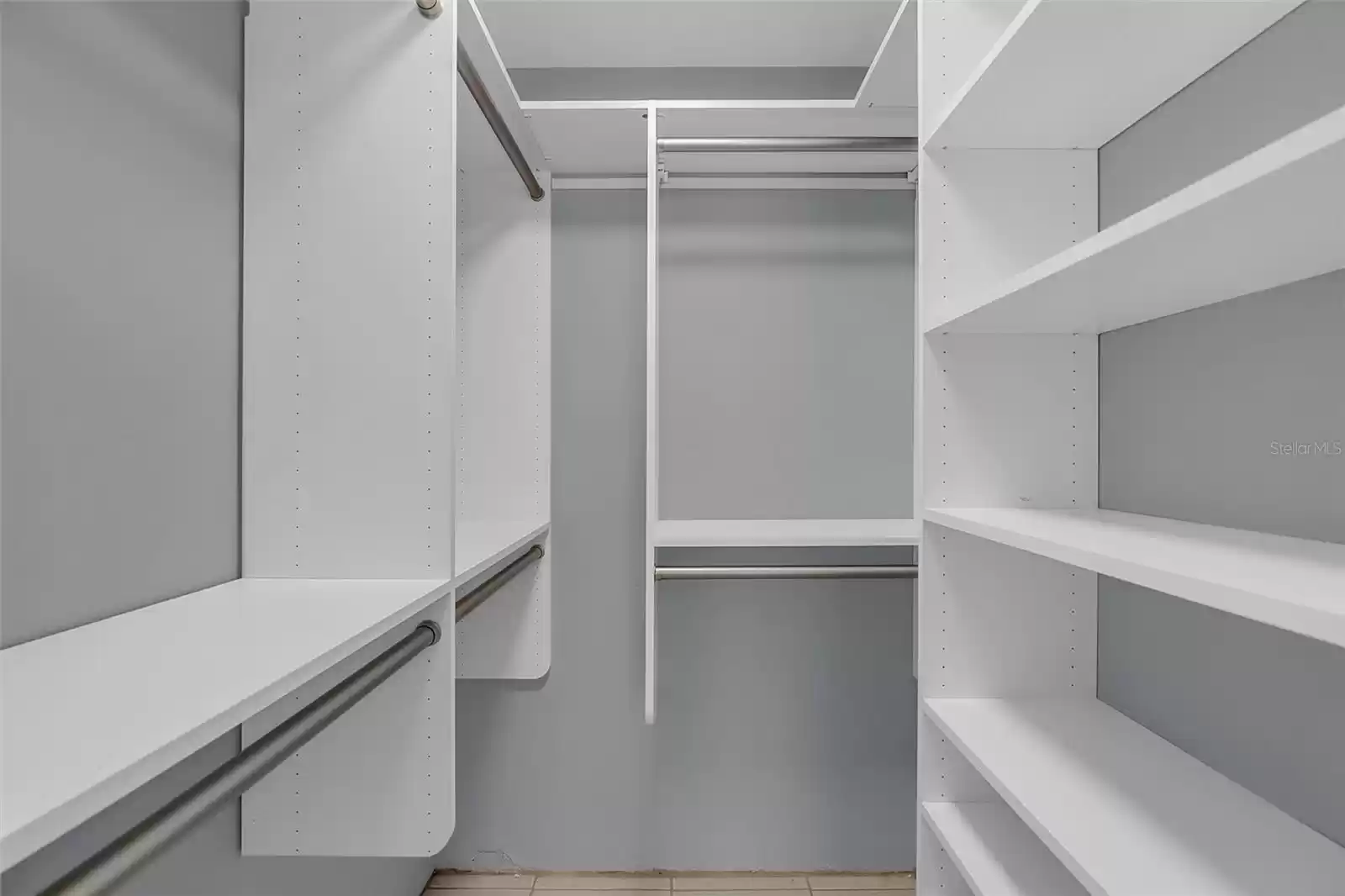 CUSTOM PRIMARY WALK IN CLOSET