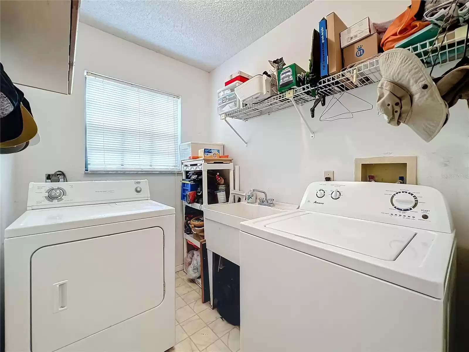 Your Laundry Room with Washtub is Steps Away from the Garage. Great Access to Dropoff Wet Clothing & Towels after a day of Boating and Skiing.