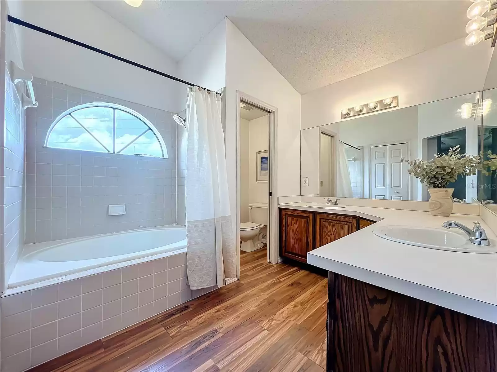 Bright and sunny Ensuite with soaking tub and a private WC with pocket door!