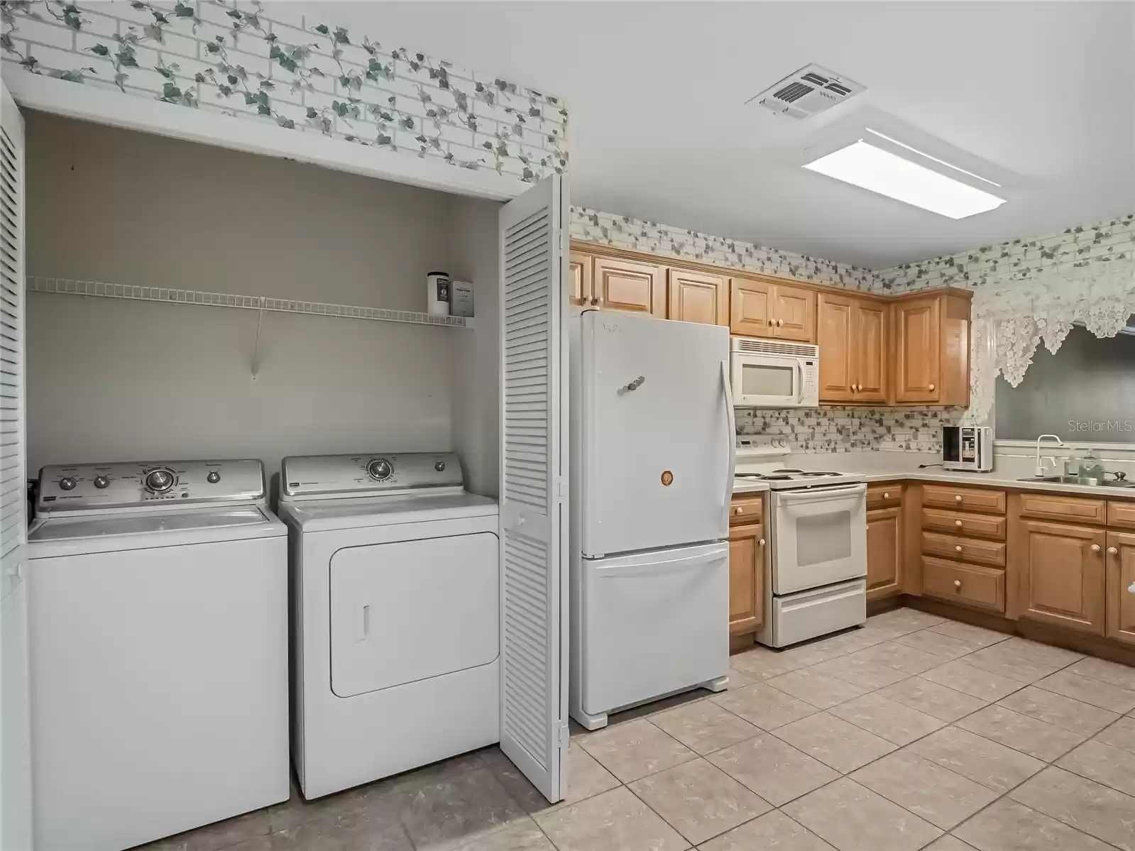 663 POST OAK CIRCLE, ALTAMONTE SPRINGS, Florida 32701, 2 Bedrooms Bedrooms, ,2 BathroomsBathrooms,Residential,For Sale,POST OAK,MFRG5088288