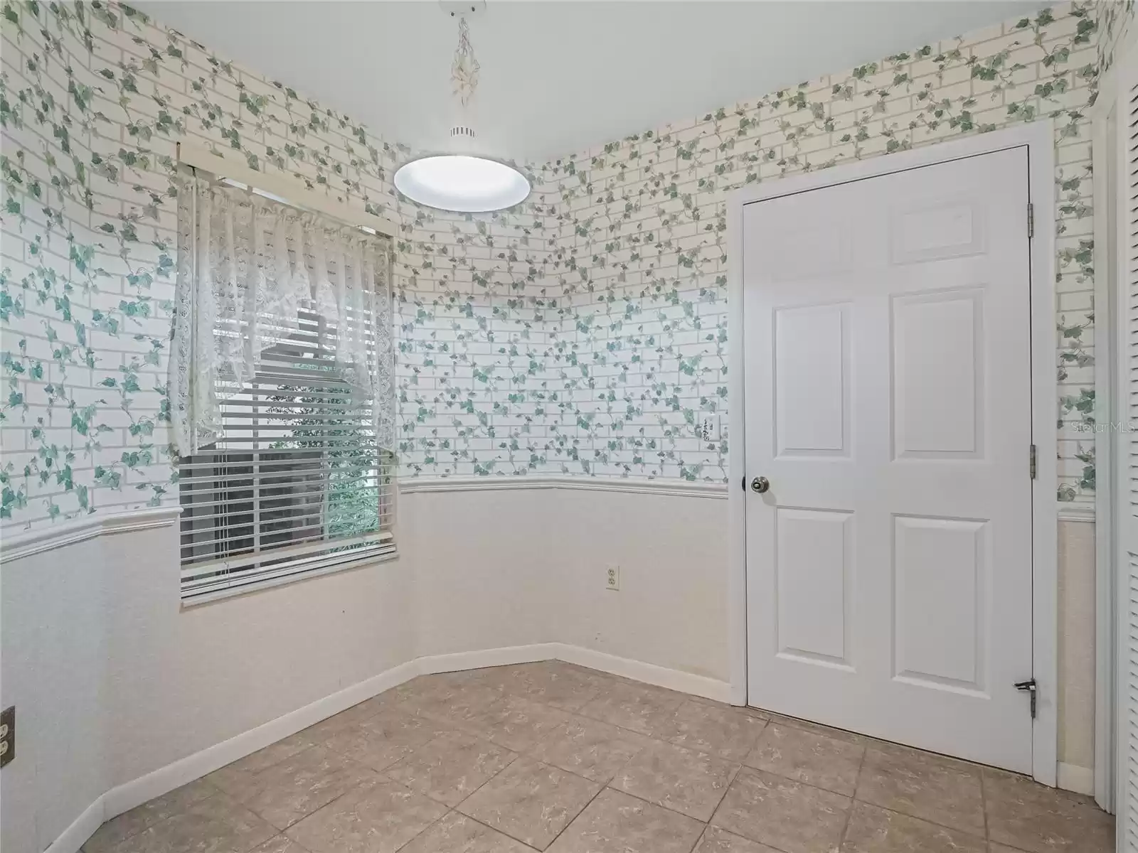 663 POST OAK CIRCLE, ALTAMONTE SPRINGS, Florida 32701, 2 Bedrooms Bedrooms, ,2 BathroomsBathrooms,Residential,For Sale,POST OAK,MFRG5088288