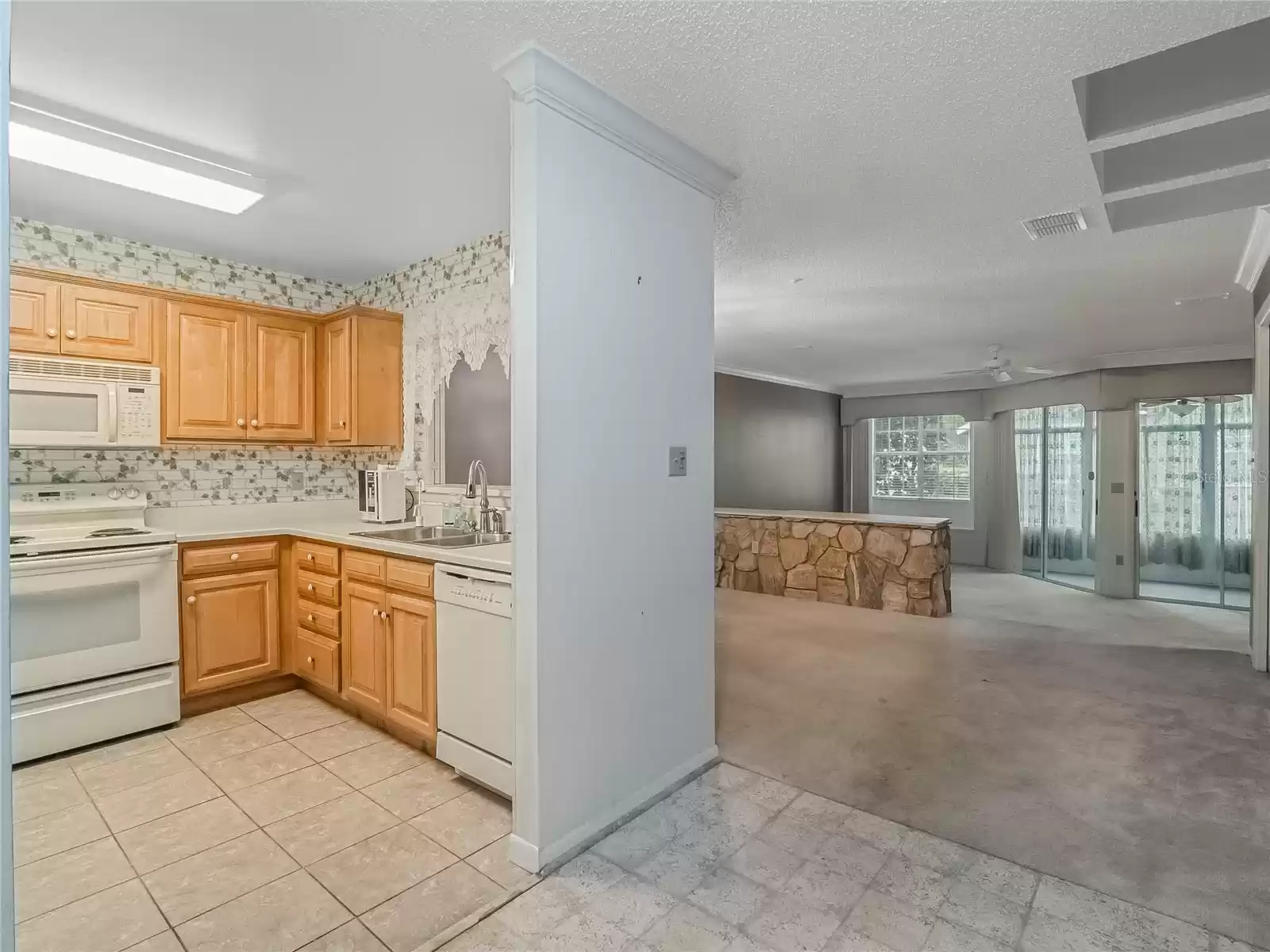 663 POST OAK CIRCLE, ALTAMONTE SPRINGS, Florida 32701, 2 Bedrooms Bedrooms, ,2 BathroomsBathrooms,Residential,For Sale,POST OAK,MFRG5088288