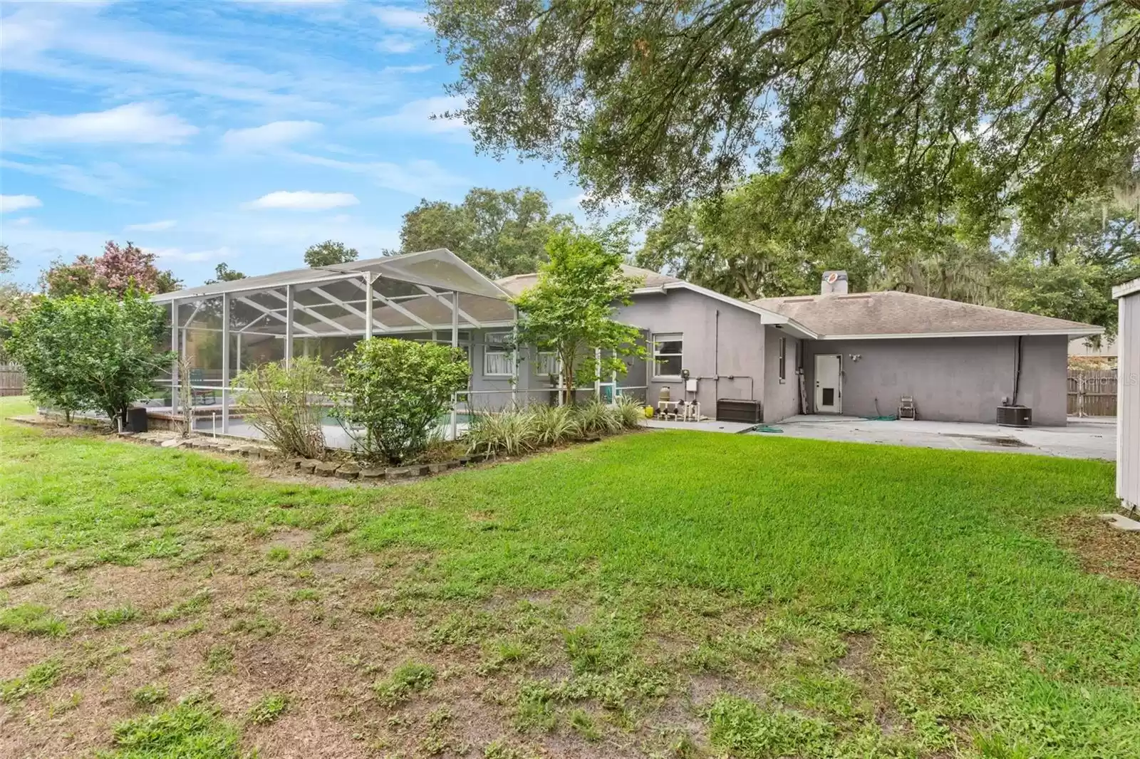 2010 DEERBROOK DRIVE, LAKELAND, Florida 33811, 3 Bedrooms Bedrooms, ,2 BathroomsBathrooms,Residential,For Sale,DEERBROOK,MFRN6133700