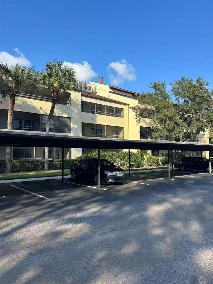 13610 SOUTH VILLAGE DRIVE, TAMPA, Florida 33618, 1 Bedroom Bedrooms, ,2 BathroomsBathrooms,Residential,For Sale,SOUTH VILLAGE,MFRTB8312171