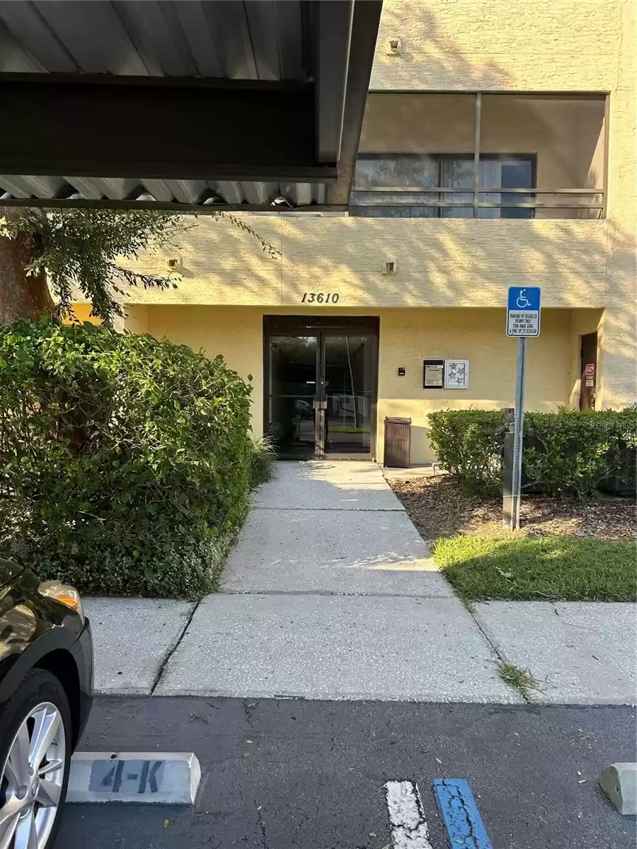 13610 SOUTH VILLAGE DRIVE, TAMPA, Florida 33618, 1 Bedroom Bedrooms, ,2 BathroomsBathrooms,Residential,For Sale,SOUTH VILLAGE,MFRTB8312171