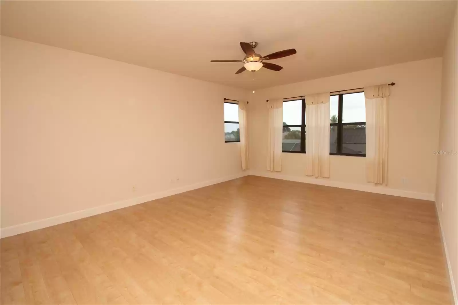 Large bonus room/Flex space