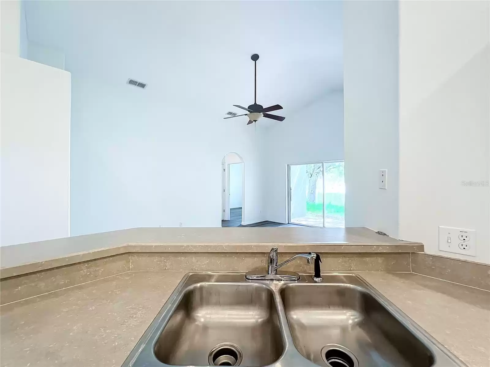 325 WINDSOR ESTATES DRIVE, DAVENPORT, Florida 33837, 3 Bedrooms Bedrooms, ,2 BathroomsBathrooms,Residential,For Sale,WINDSOR ESTATES,MFRT3548176