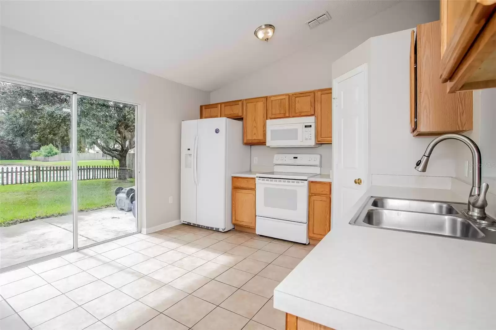 2118 WHISPERING TRAILS BOULEVARD, WINTER HAVEN, Florida 33884, 3 Bedrooms Bedrooms, ,2 BathroomsBathrooms,Residential Lease,For Rent,WHISPERING TRAILS,MFRO6250503