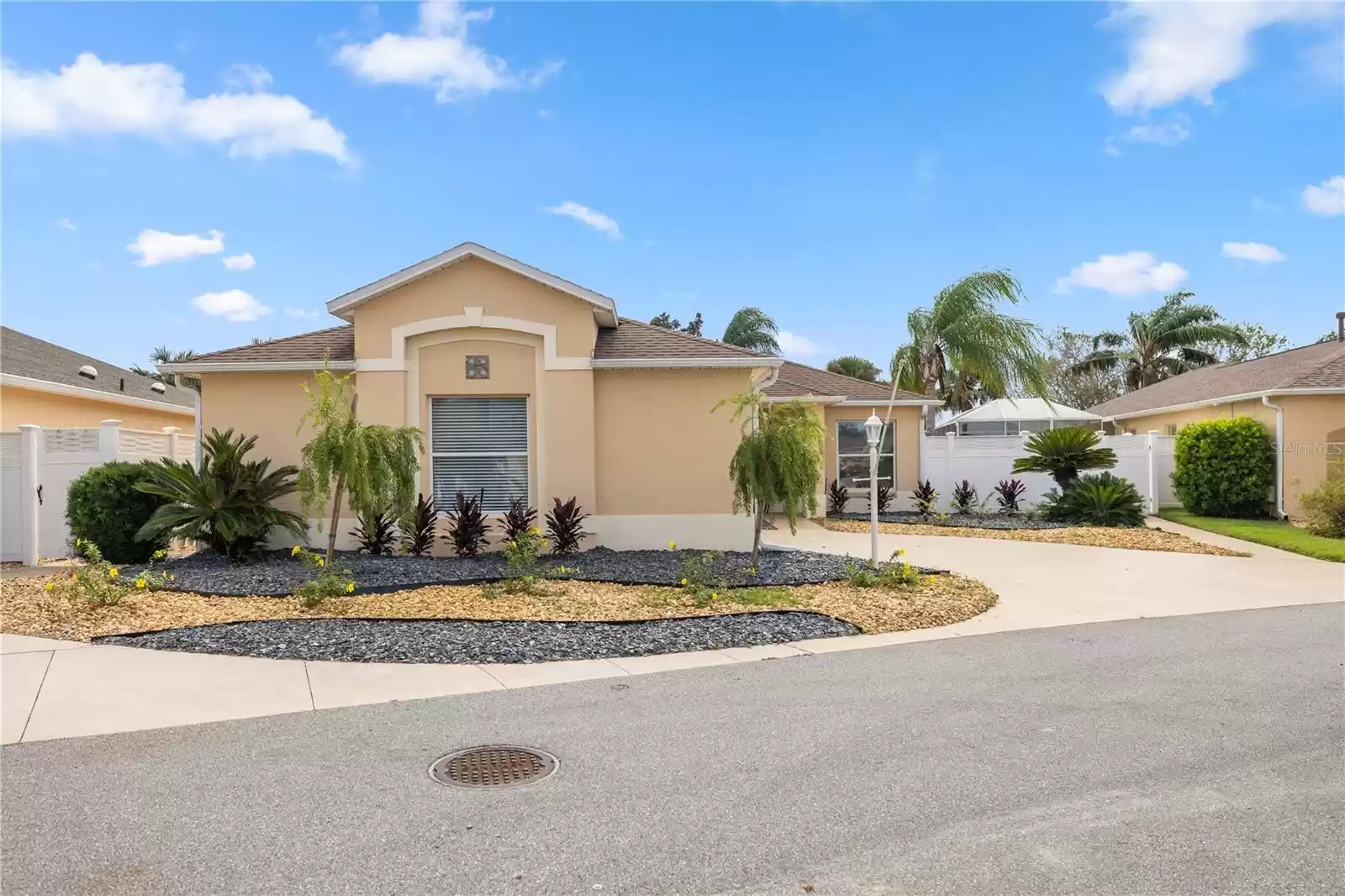 2029 BONHAM LANE, THE VILLAGES, Florida 32162, 3 Bedrooms Bedrooms, ,2 BathroomsBathrooms,Residential,For Sale,BONHAM,MFROM687735